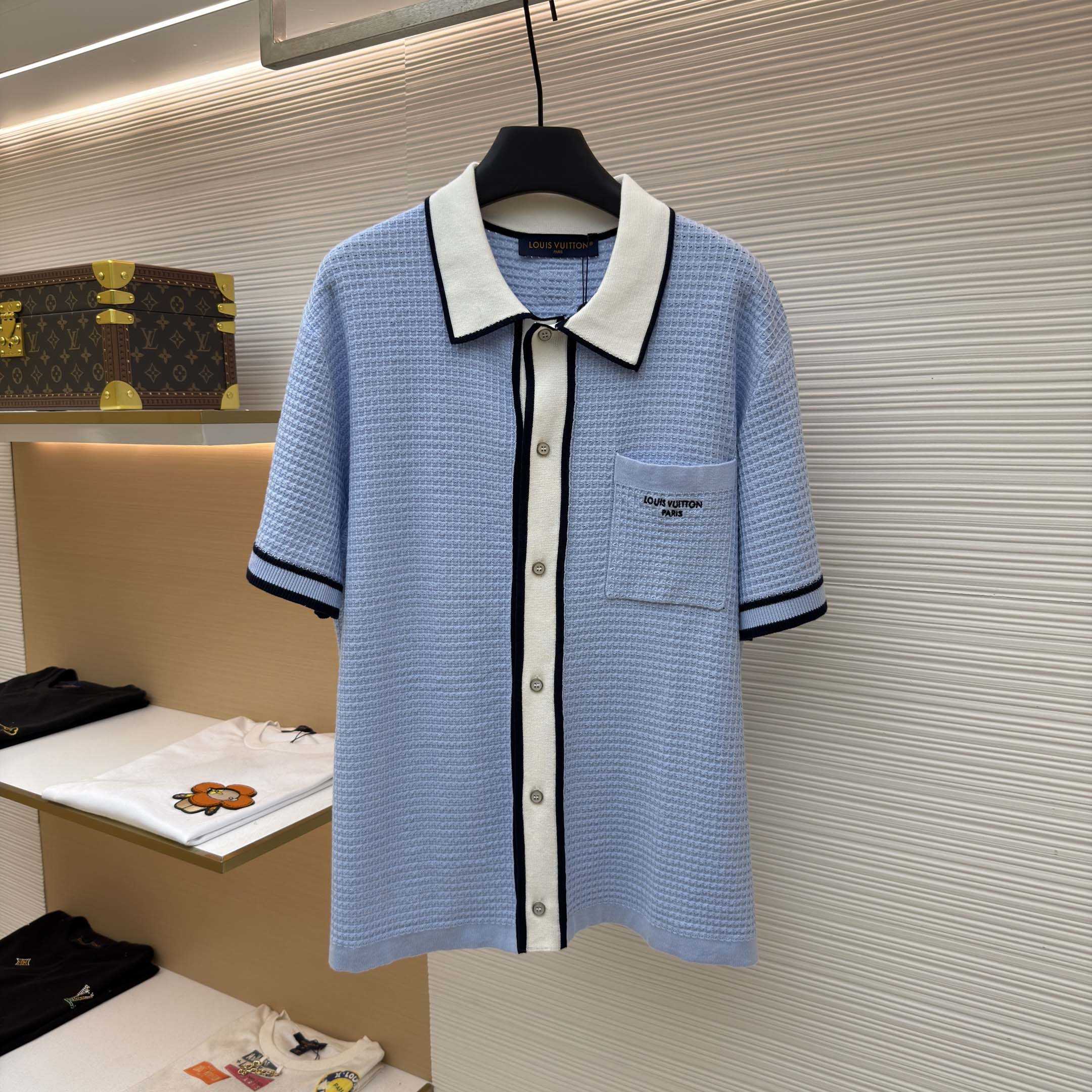 Louis Vuitton Waffle Signature Short-Sleeved Shirt   1AK6WW - FashionPlug
