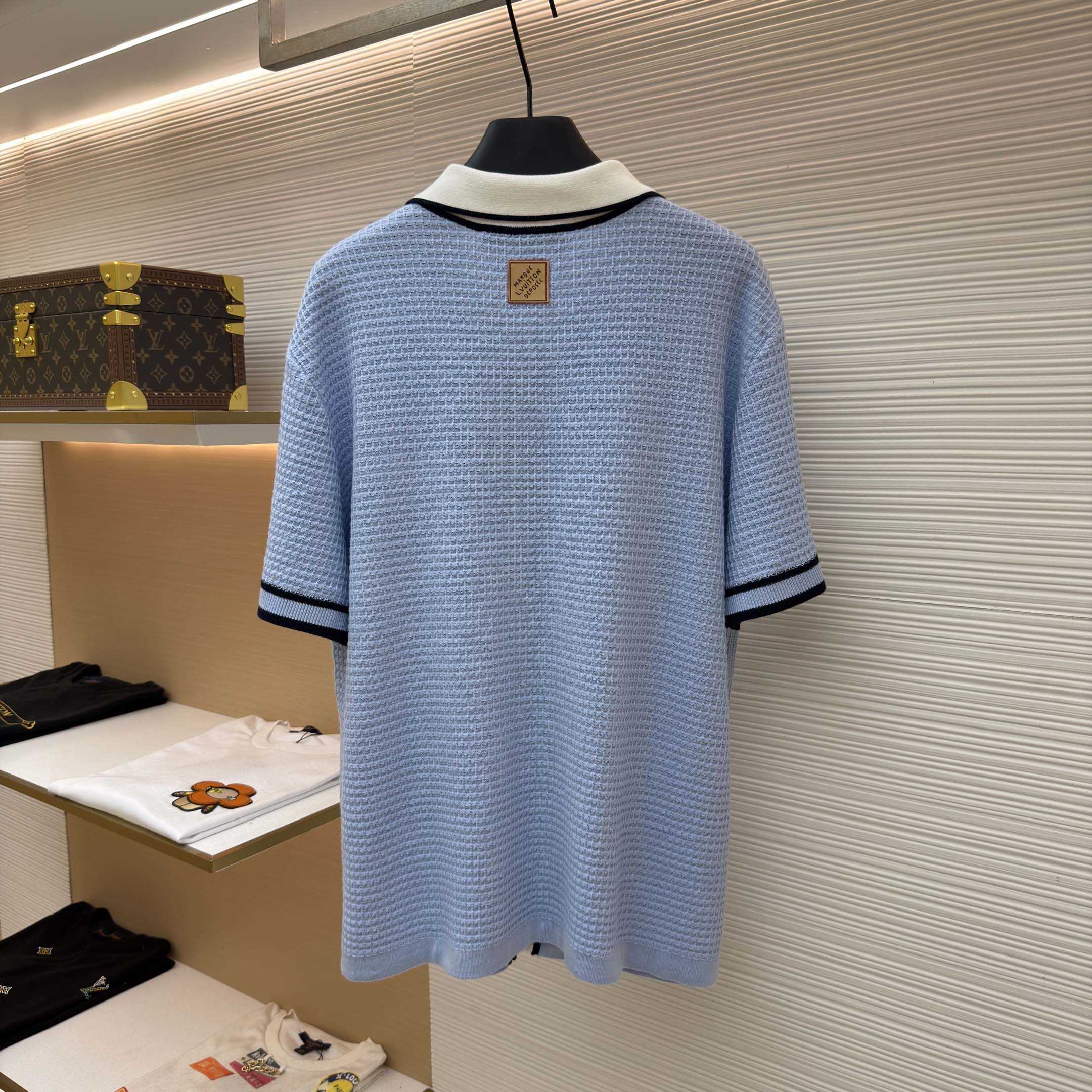 Louis Vuitton Waffle Signature Short-Sleeved Shirt   1AK6WW - FashionPlug