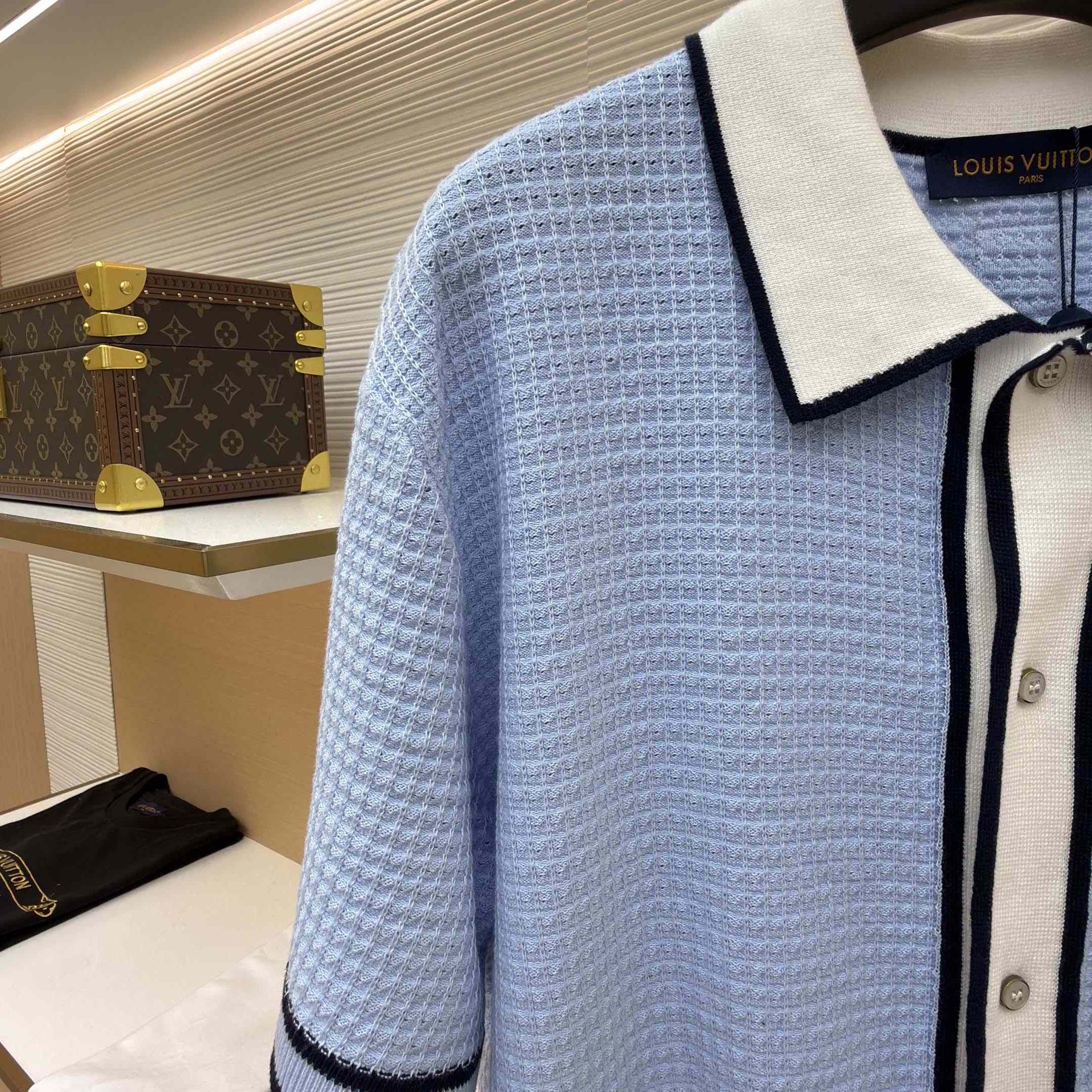 Louis Vuitton Waffle Signature Short-Sleeved Shirt   1AK6WW - FashionPlug