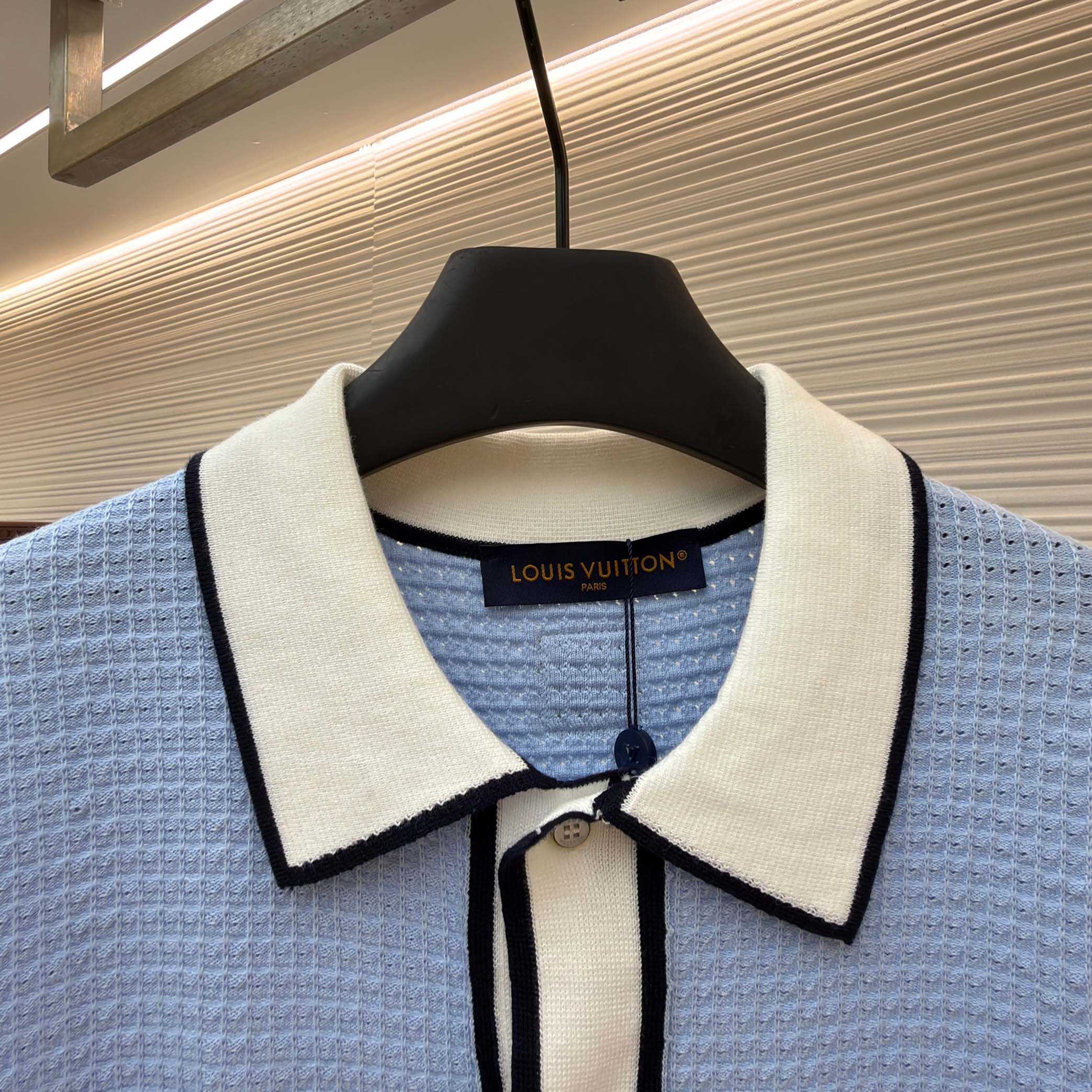 Louis Vuitton Waffle Signature Short-Sleeved Shirt   1AK6WW - FashionPlug