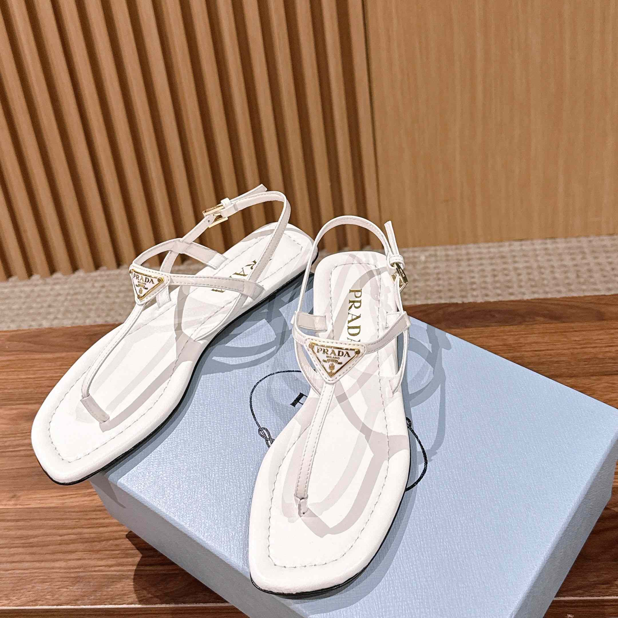 Prada Patent Leather Thong Sandals - FashionPlug