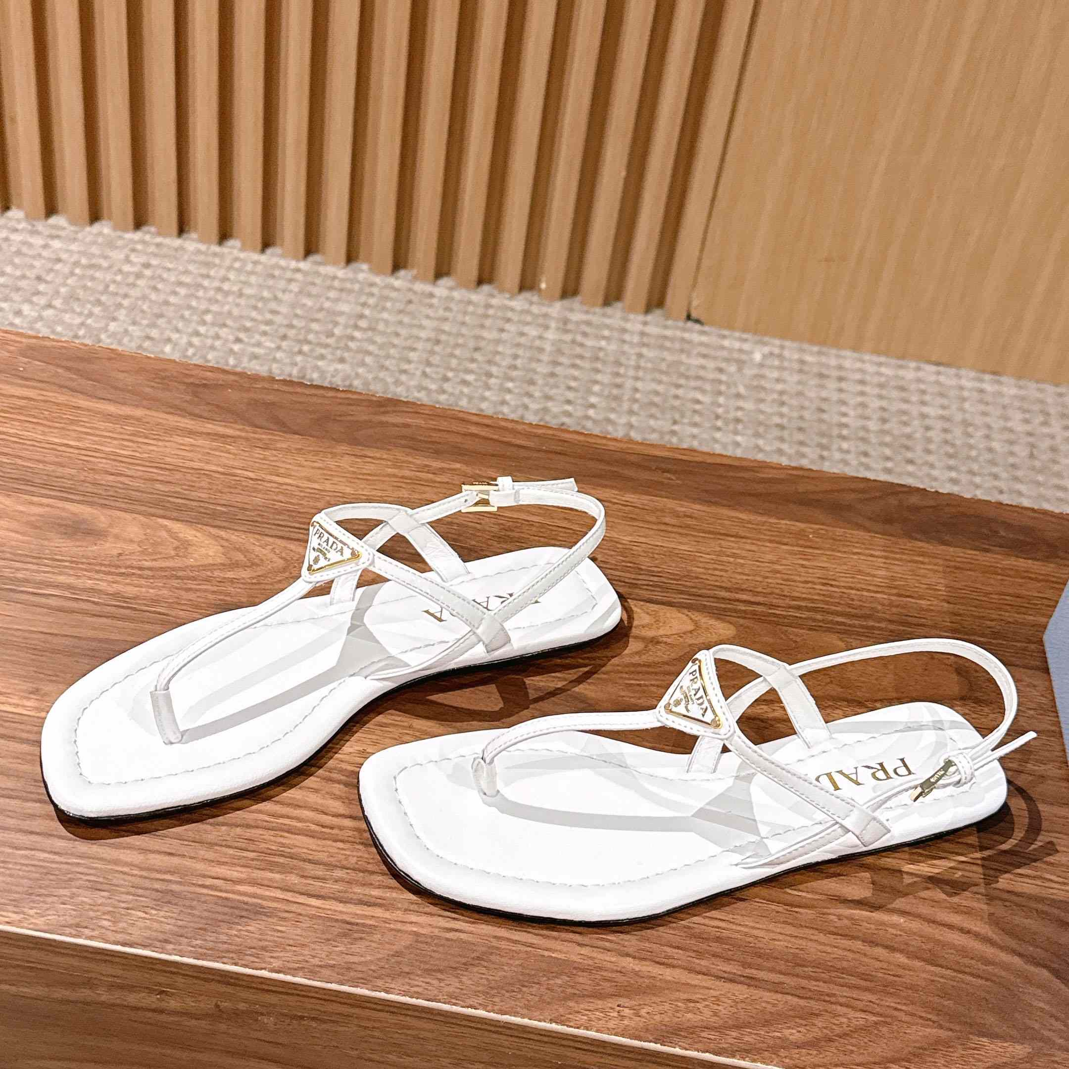Prada Patent Leather Thong Sandals - FashionPlug
