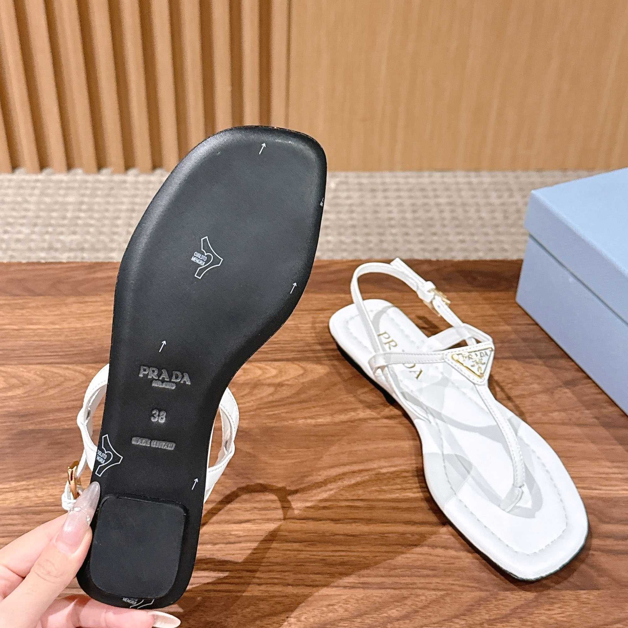 Prada Patent Leather Thong Sandals - FashionPlug