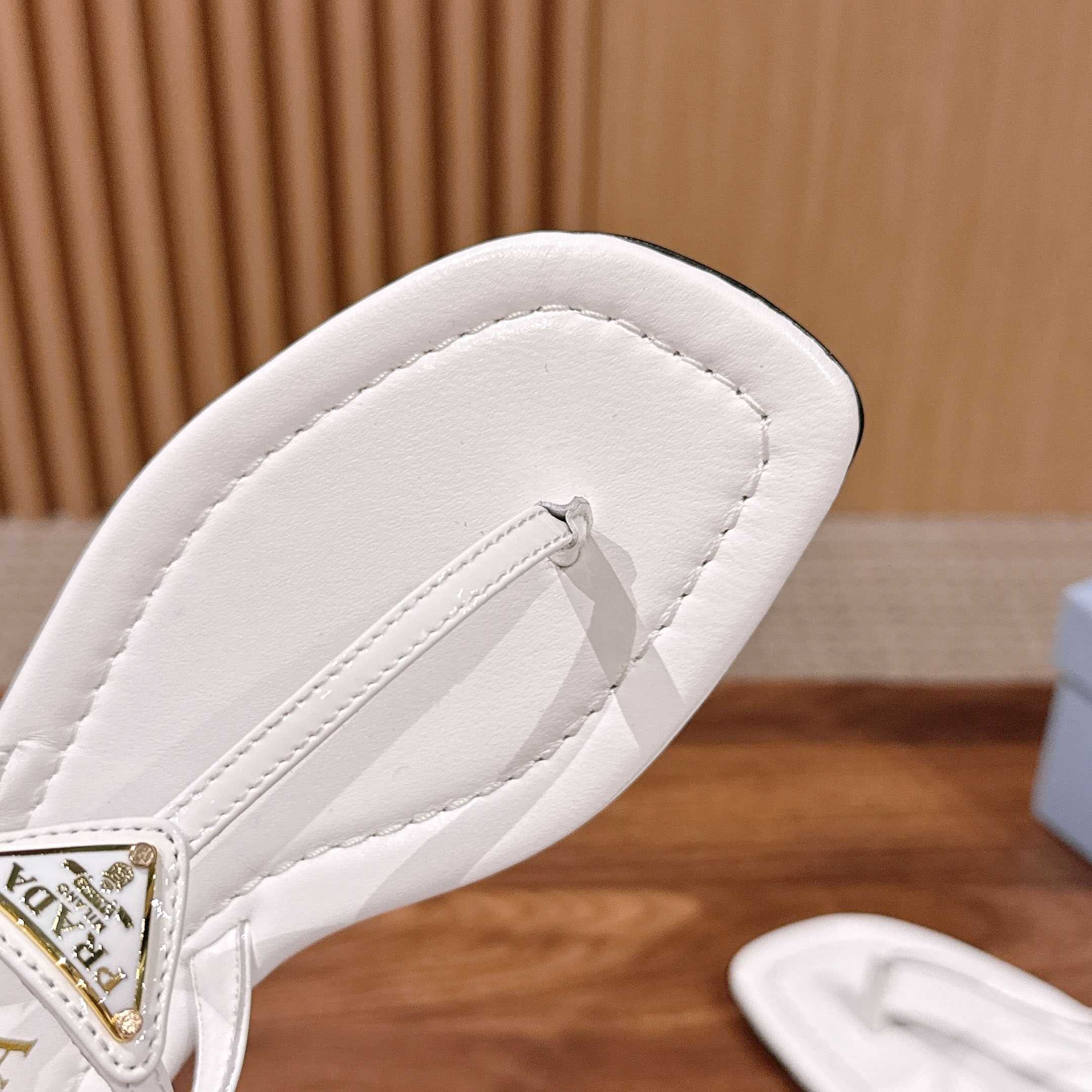 Prada Patent Leather Thong Sandals - FashionPlug