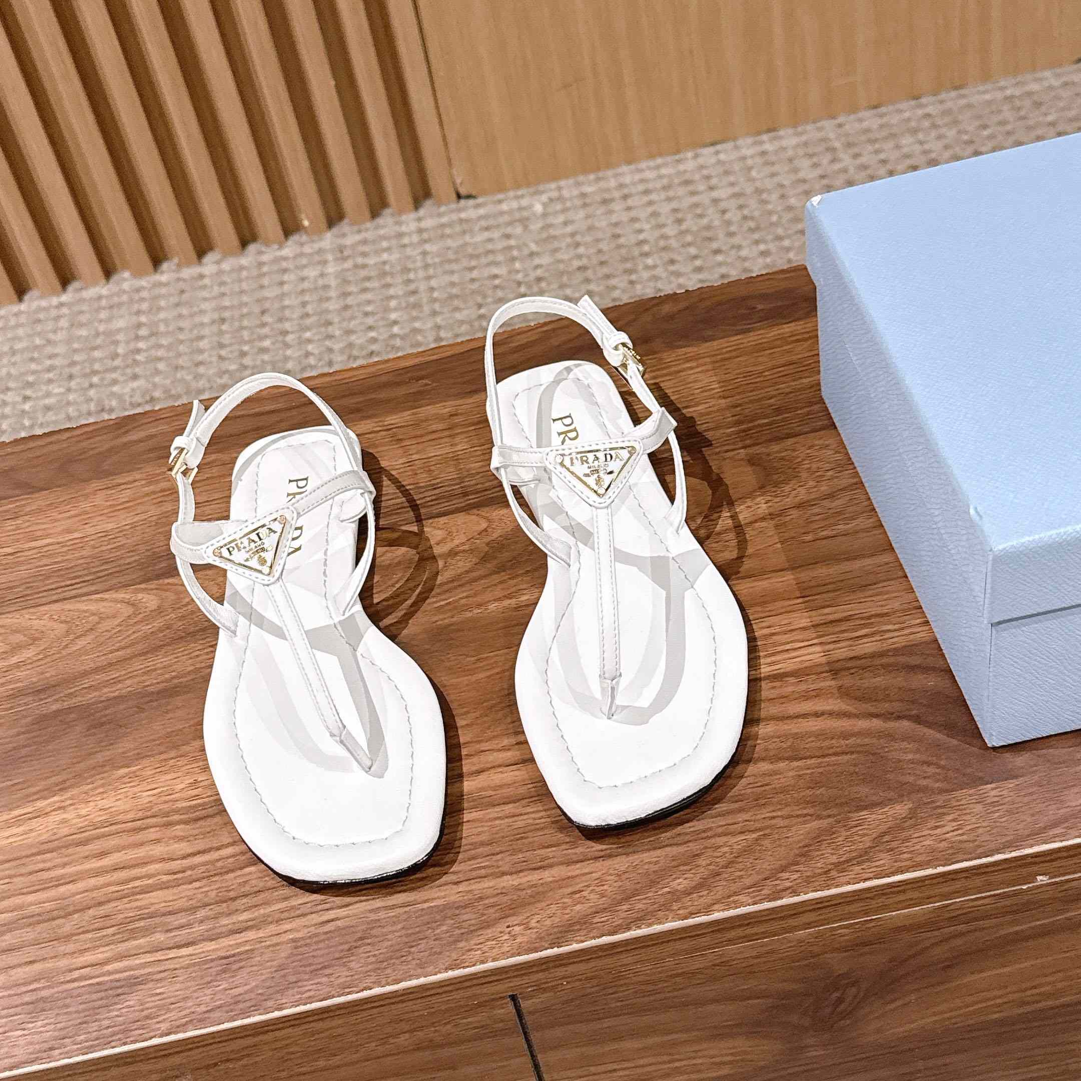 Prada Patent Leather Thong Sandals - FashionPlug