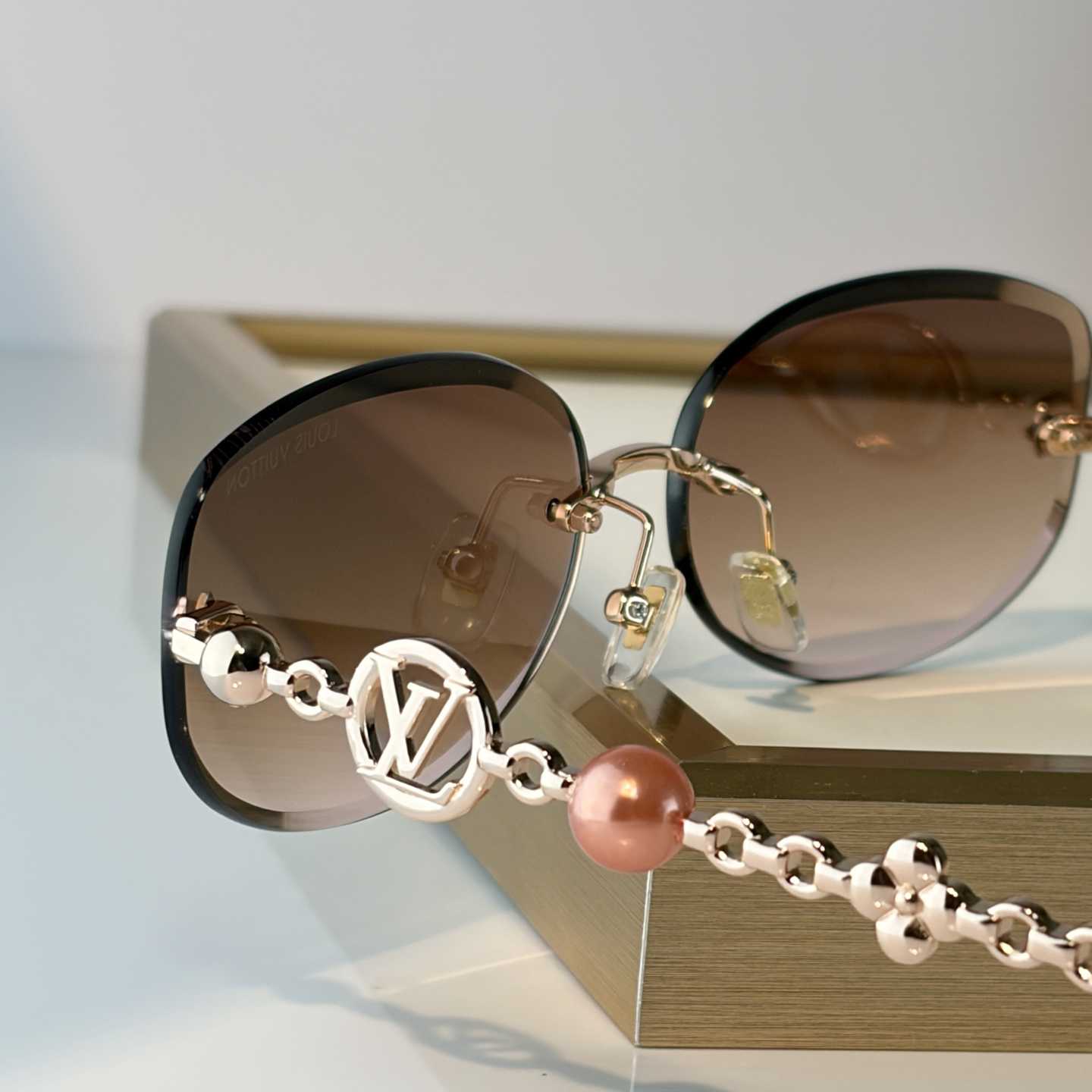 Louis Vuitton Z3166U Sunglasses    - FashionPlug