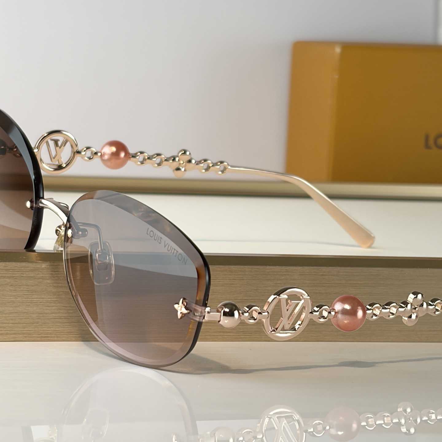 Louis Vuitton Z3166U Sunglasses    - FashionPlug