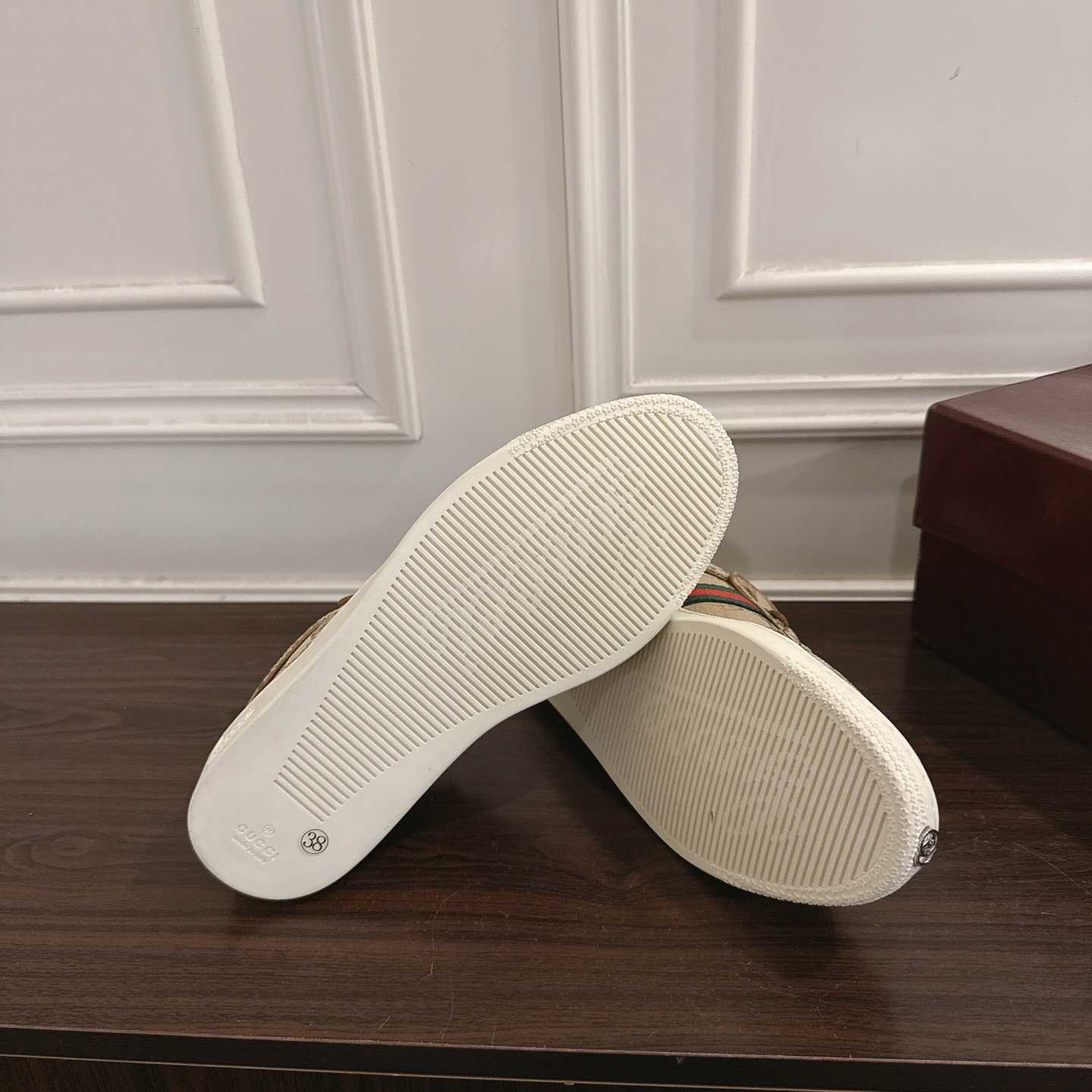 Gucci Stretch Low-Top Sneaker - FashionPlug