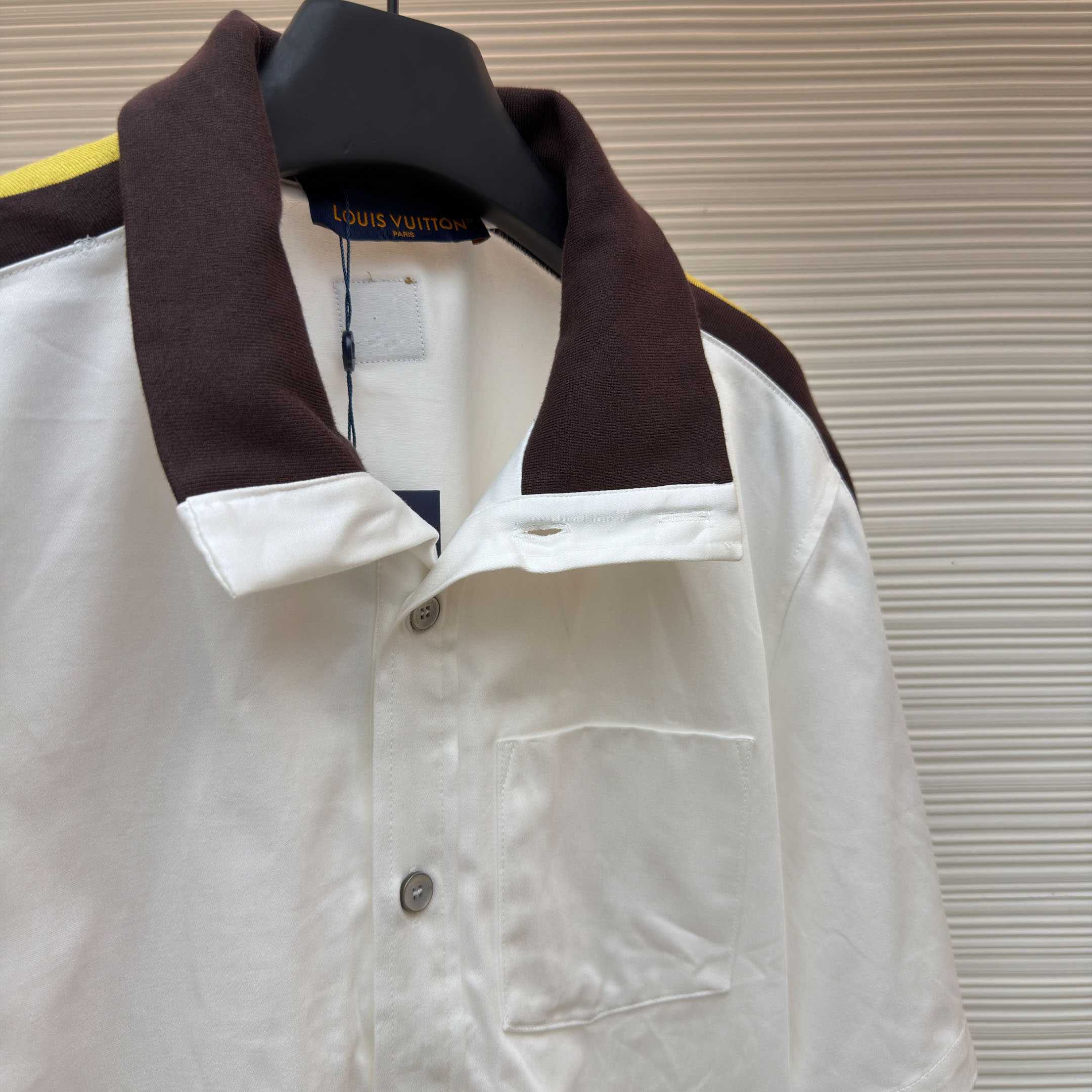Louis Vuitton Bicolor Warm Up Short-Sleeved Shirt 1AJRET - FashionPlug