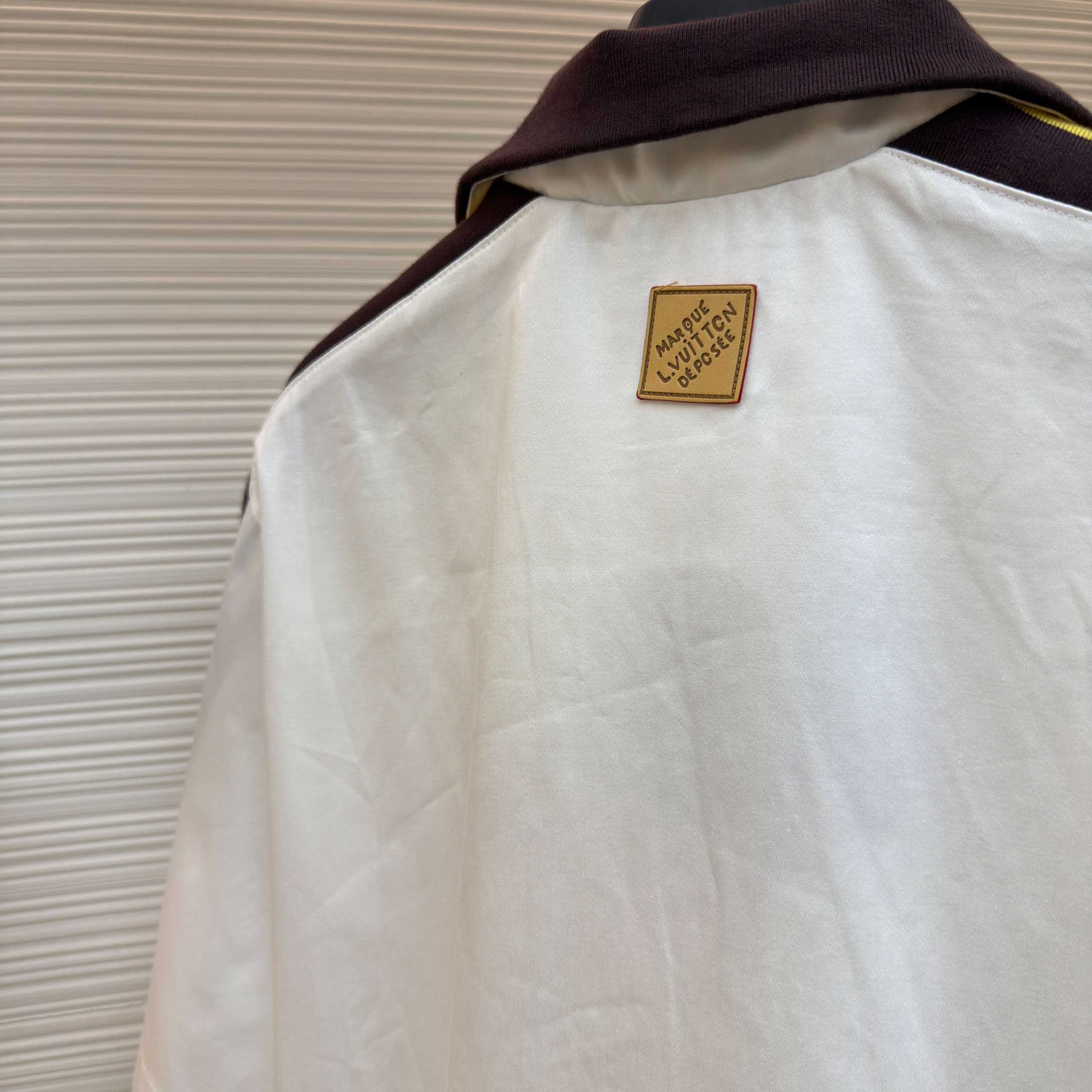 Louis Vuitton Bicolor Warm Up Short-Sleeved Shirt 1AJRET - FashionPlug