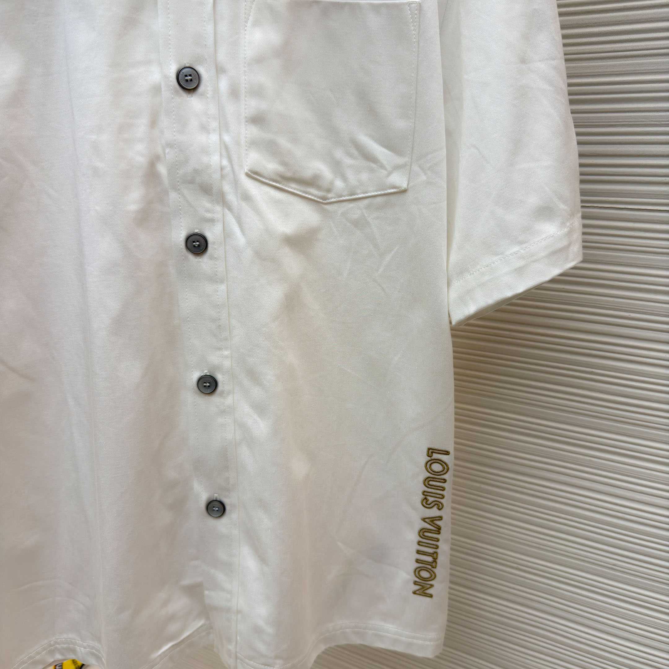 Louis Vuitton Bicolor Warm Up Short-Sleeved Shirt 1AJRET - FashionPlug
