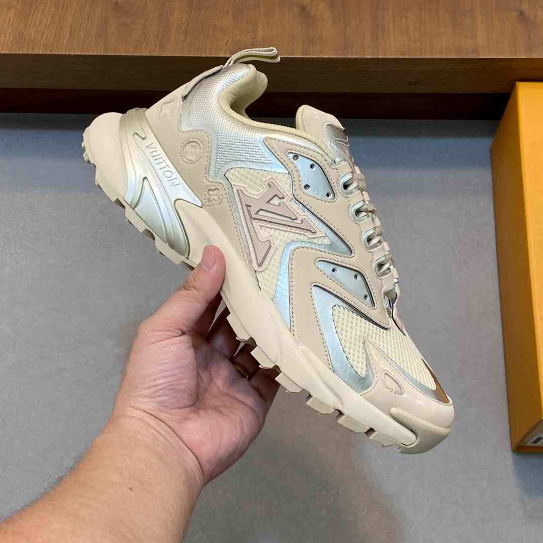 Louis Vuitton  Runner Tatic Sneaker 1AINUL - FashionPlug