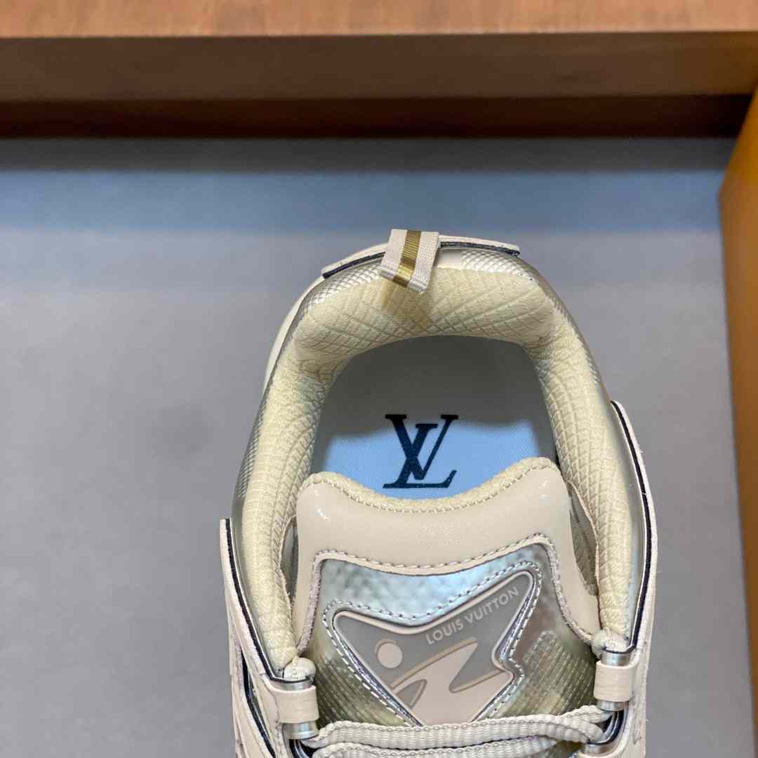 Louis Vuitton  Runner Tatic Sneaker 1AINUL - FashionPlug
