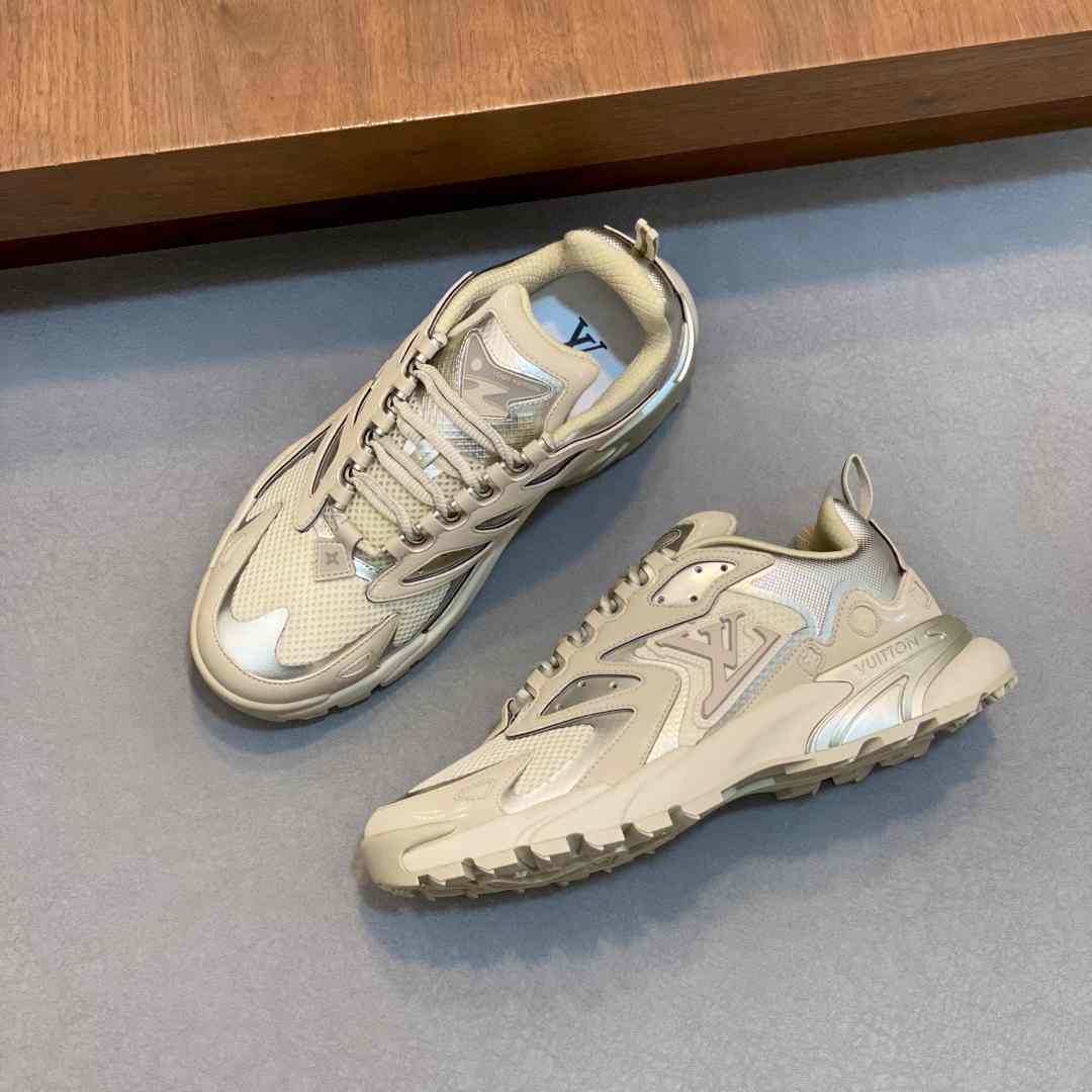 Louis Vuitton  Runner Tatic Sneaker 1AINUL - FashionPlug