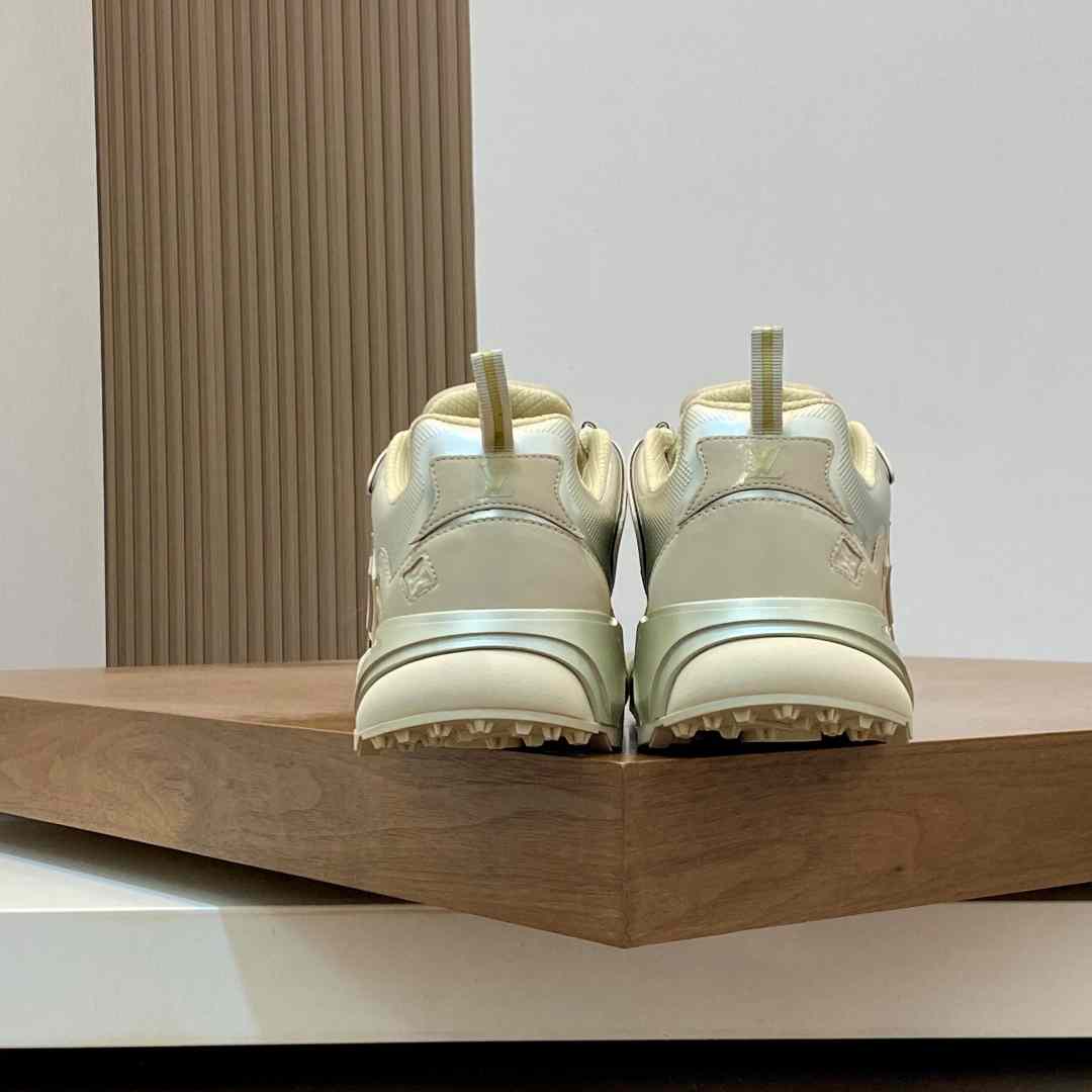 Louis Vuitton  Runner Tatic Sneaker 1AINUL - FashionPlug