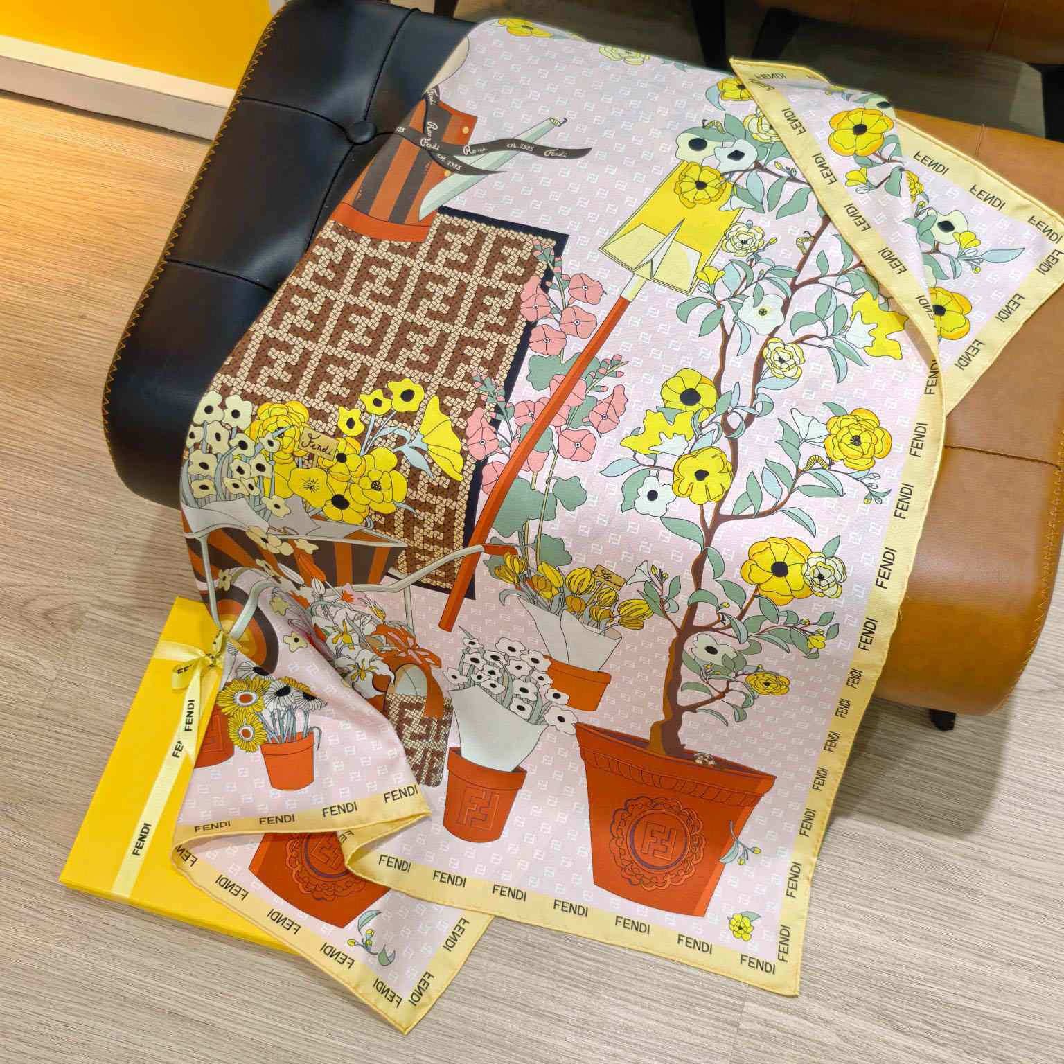 Fendi Gardening Foulard - FashionPlug