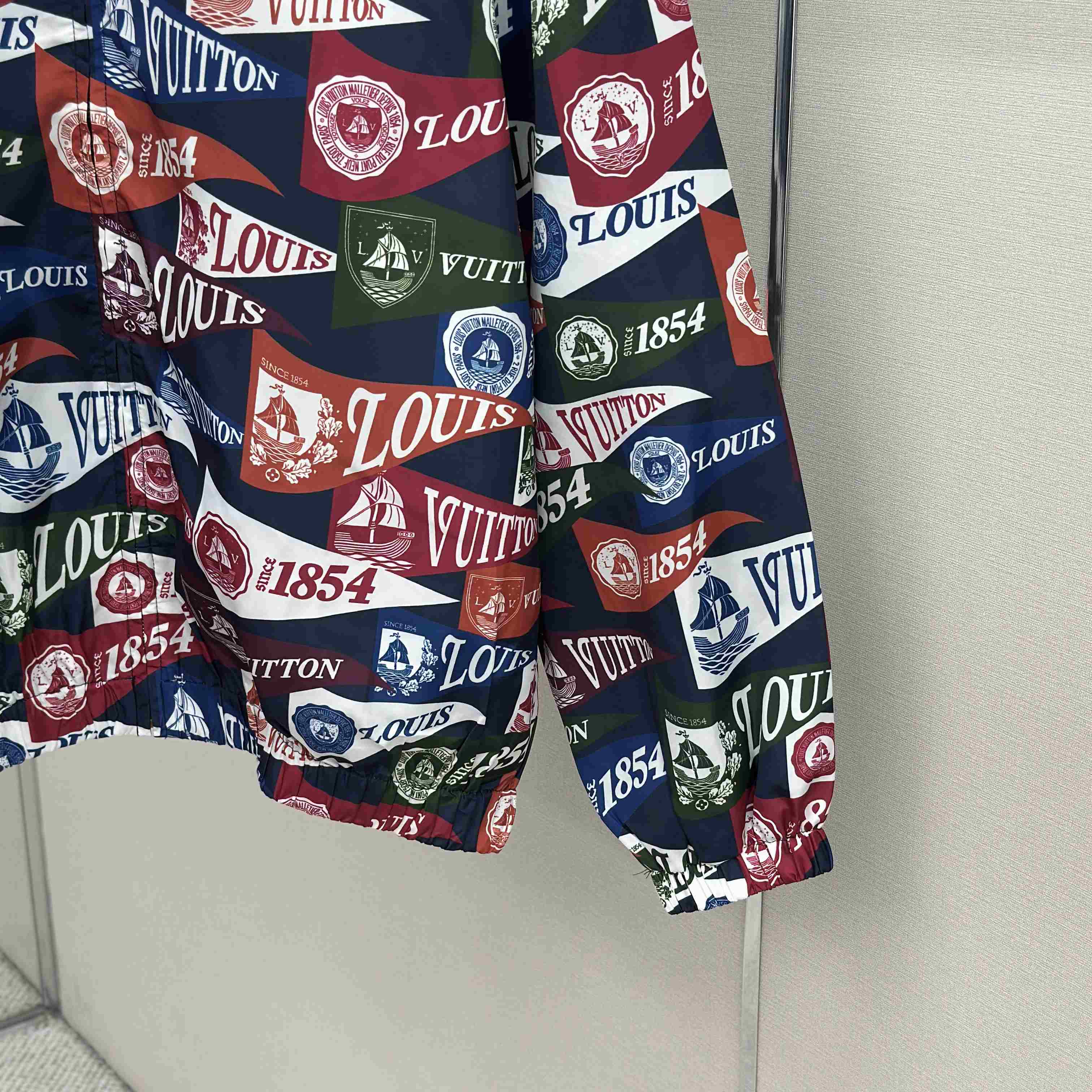 Louis Vuitton Graphic Windbreaker 1AIJRA - FashionPlug