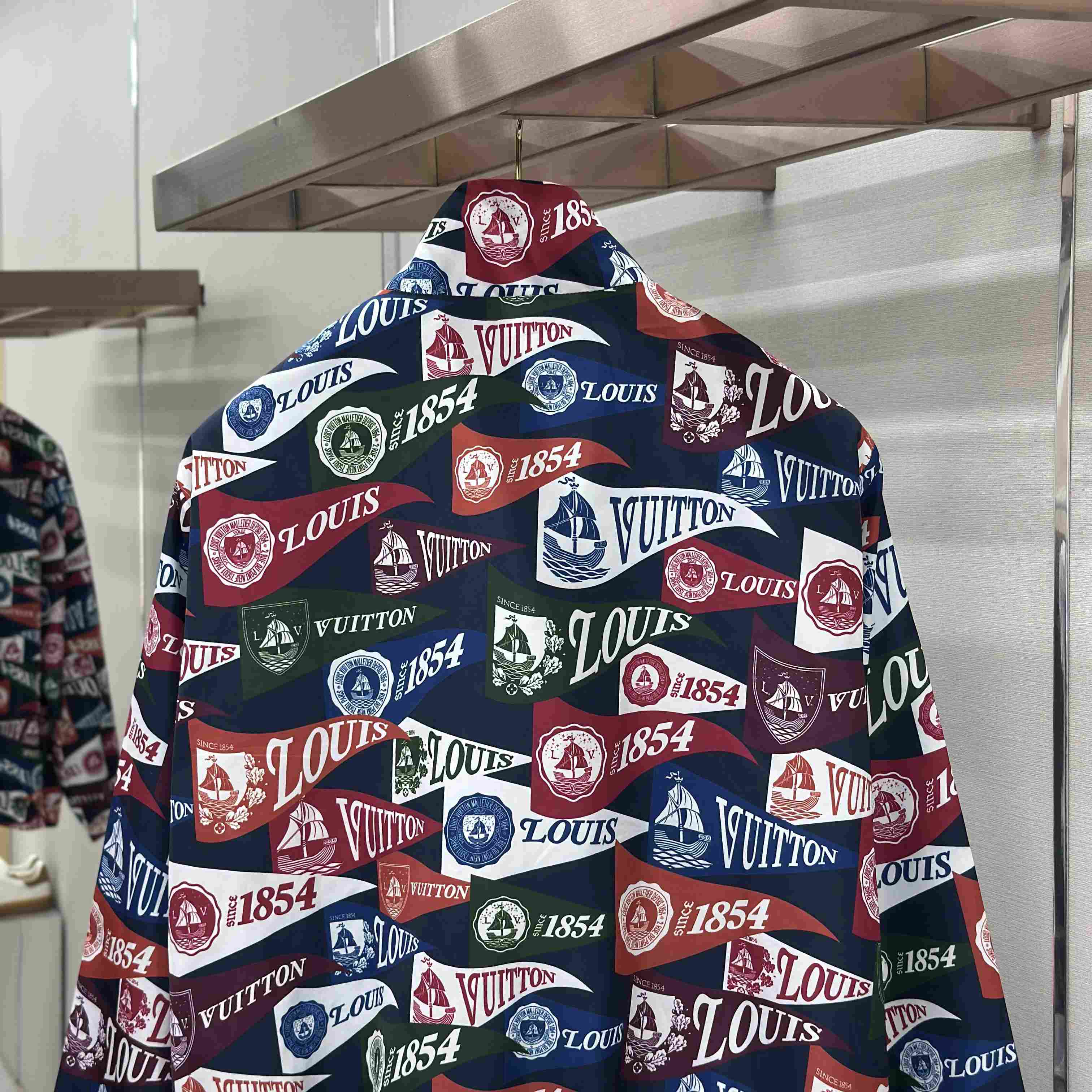 Louis Vuitton Graphic Windbreaker 1AIJRA - FashionPlug