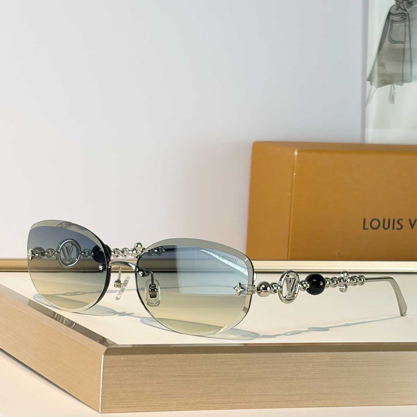 Louis Vuitton Z3166U Sunglasses    - FashionPlug