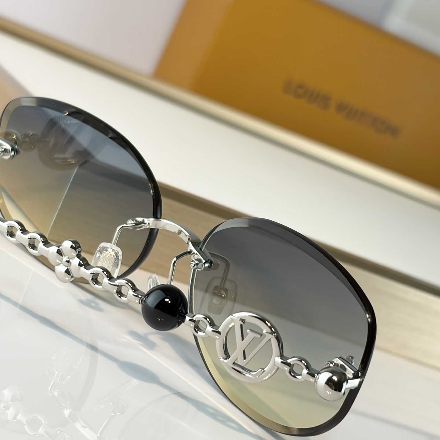 Louis Vuitton Z3166U Sunglasses    - FashionPlug