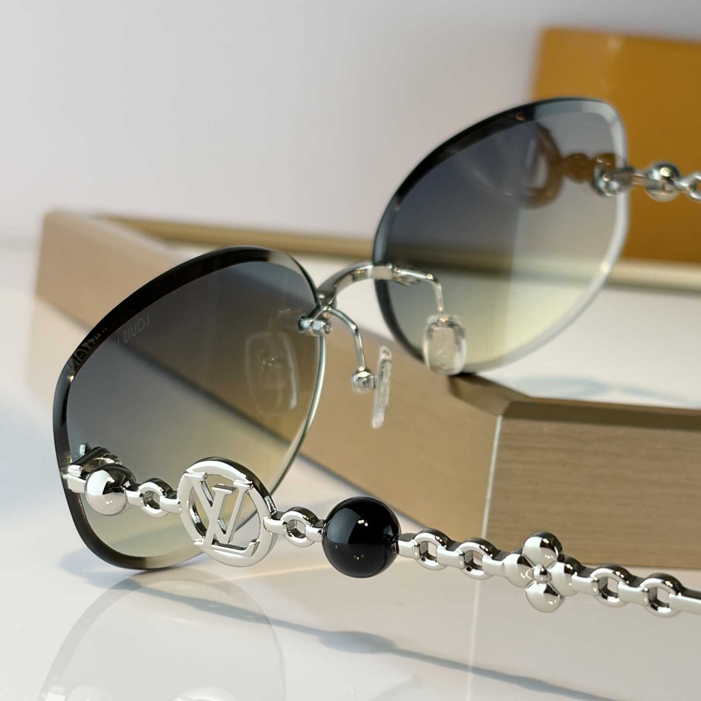 Louis Vuitton Z3166U Sunglasses    - FashionPlug