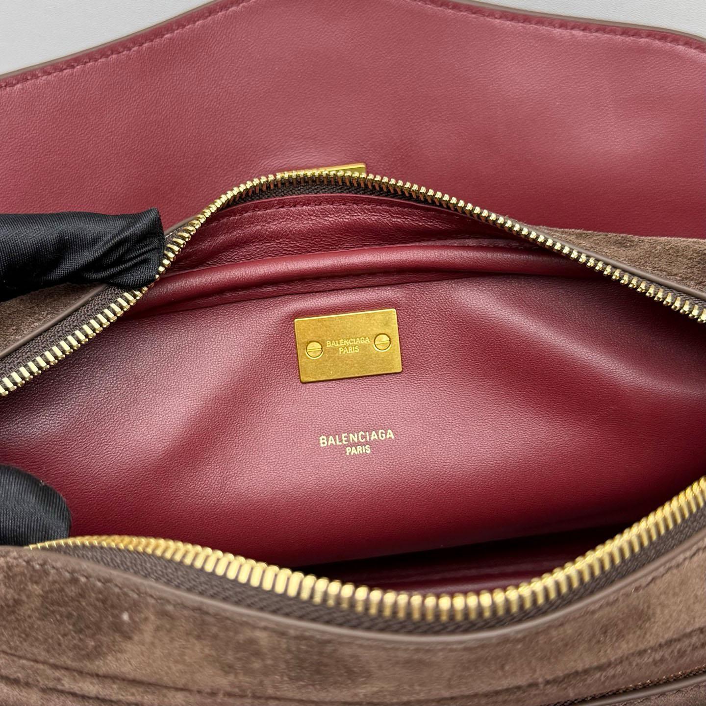 Balenciaga  Le 7 Shoulder Bag Medium In Moka - FashionPlug