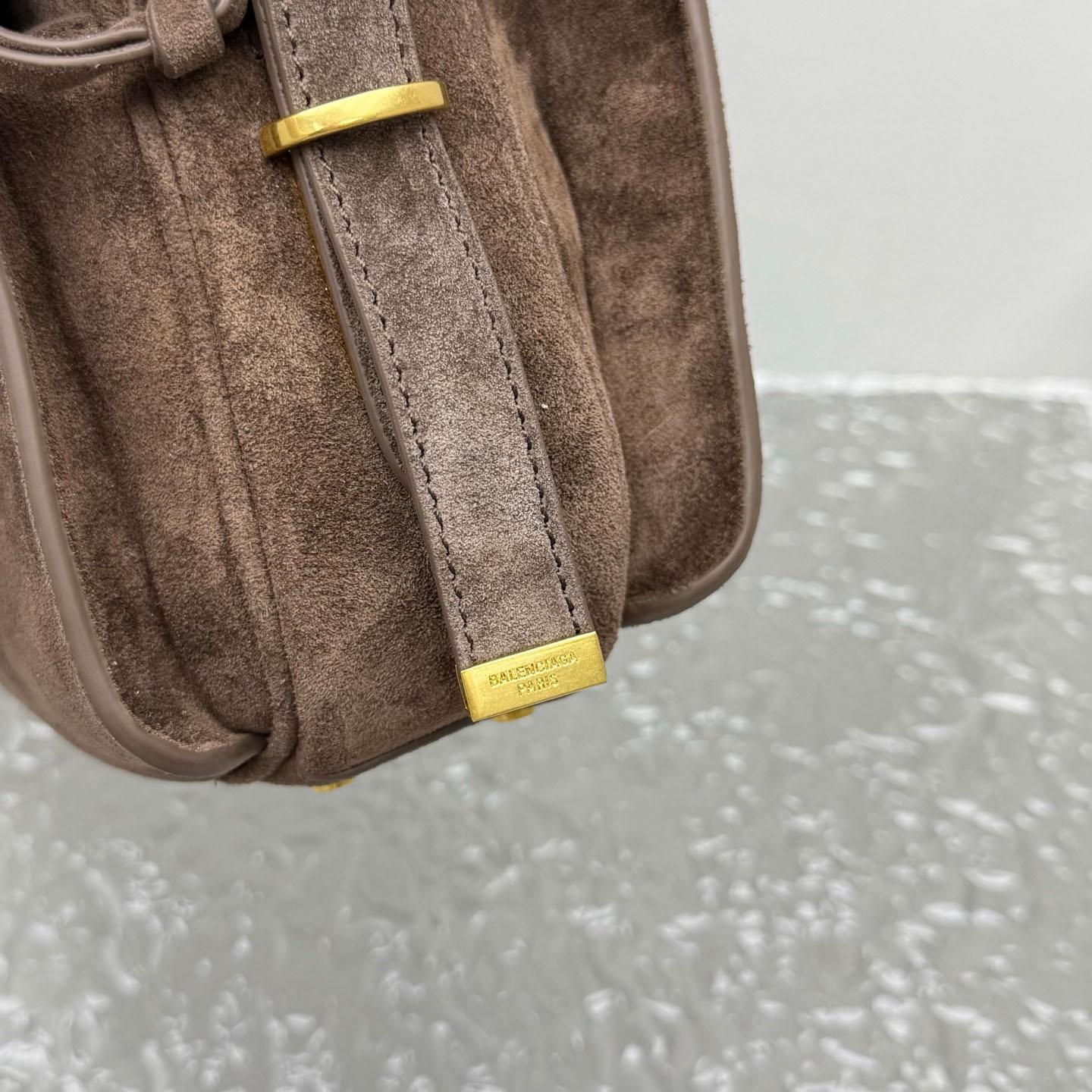 Balenciaga  Le 7 Shoulder Bag Medium In Moka - FashionPlug