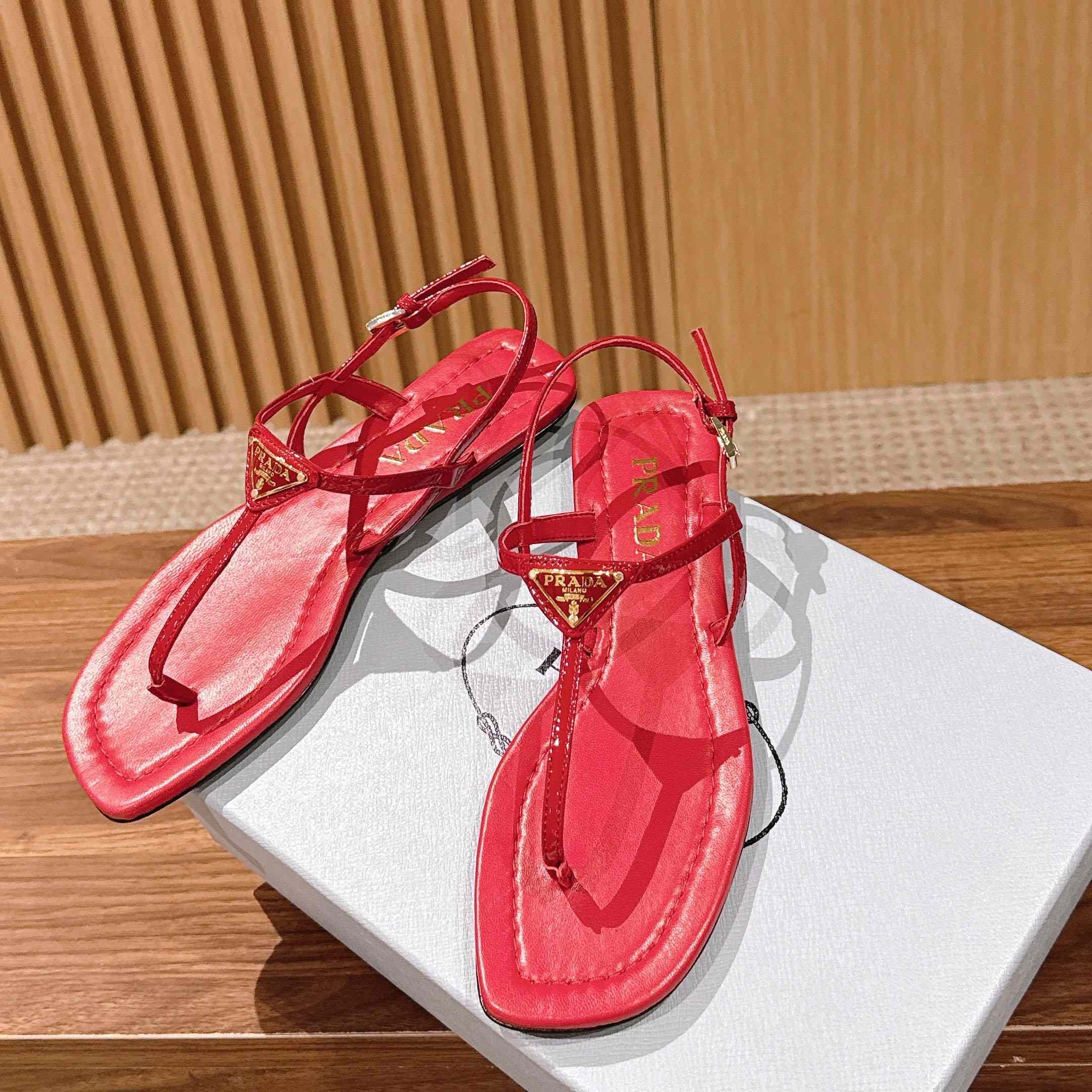Prada Patent Leather Thong Sandals - FashionPlug