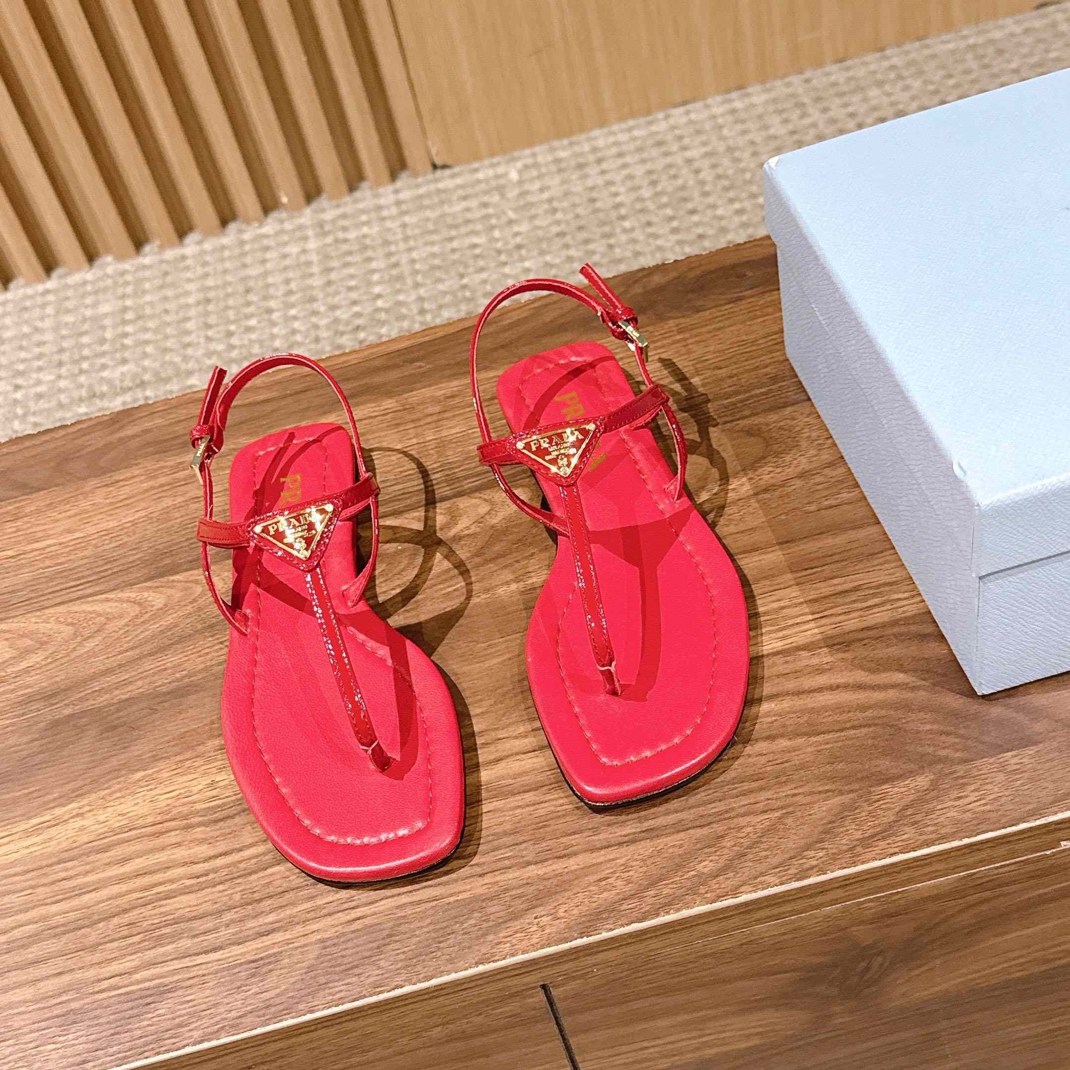 Prada Patent Leather Thong Sandals - FashionPlug