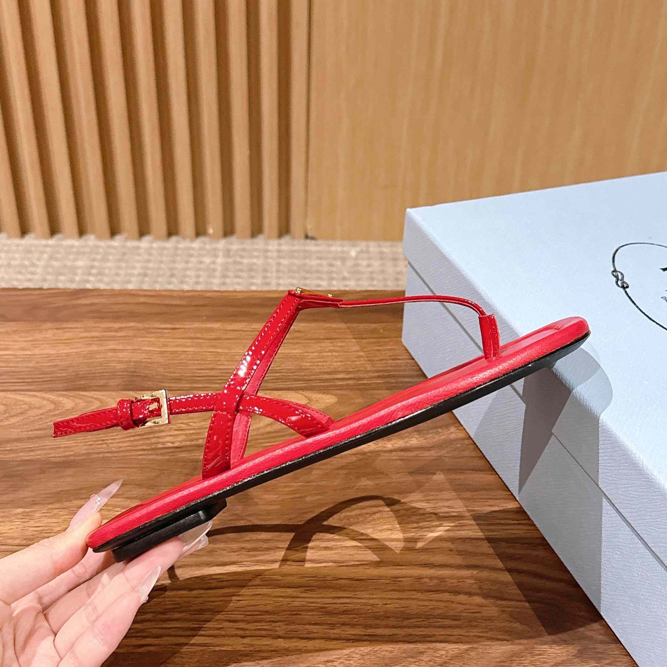 Prada Patent Leather Thong Sandals - FashionPlug