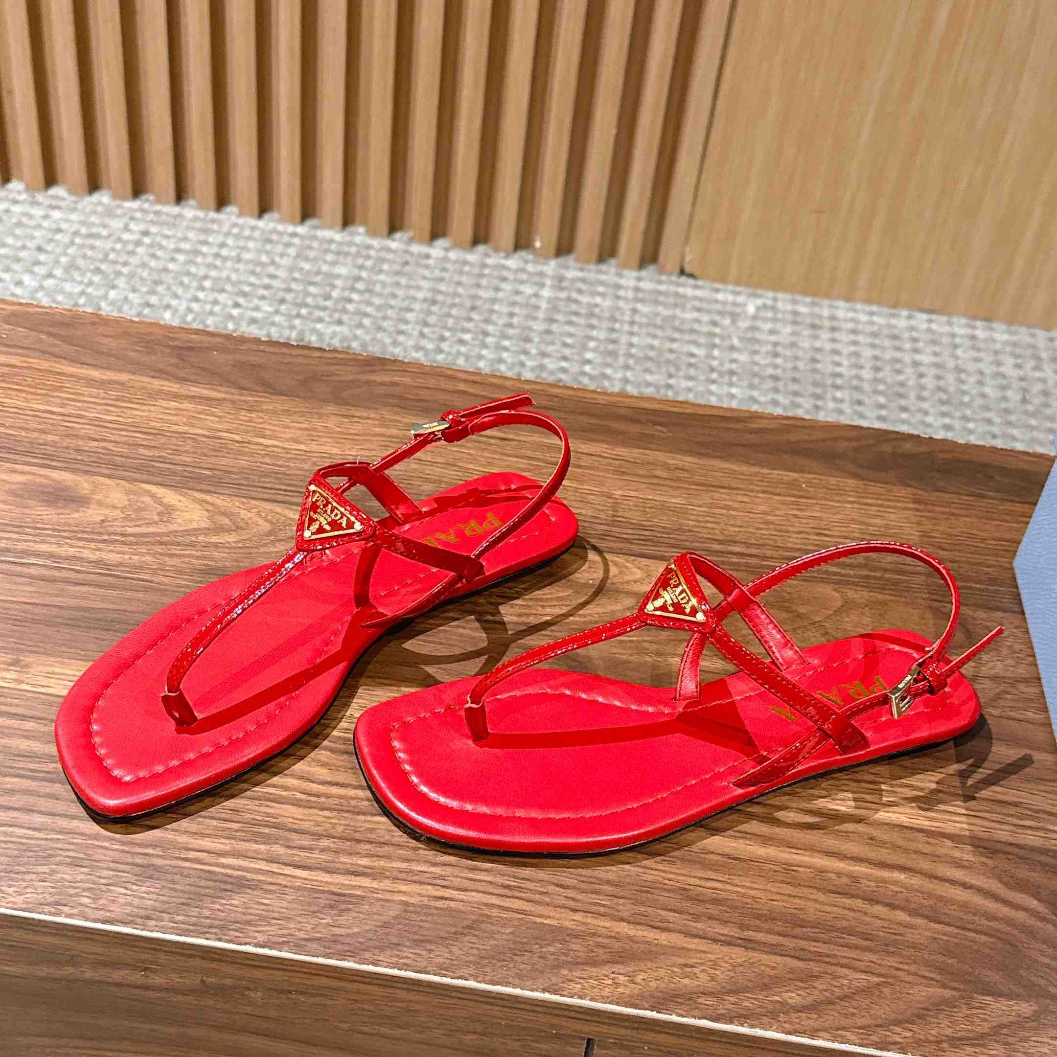 Prada Patent Leather Thong Sandals - FashionPlug