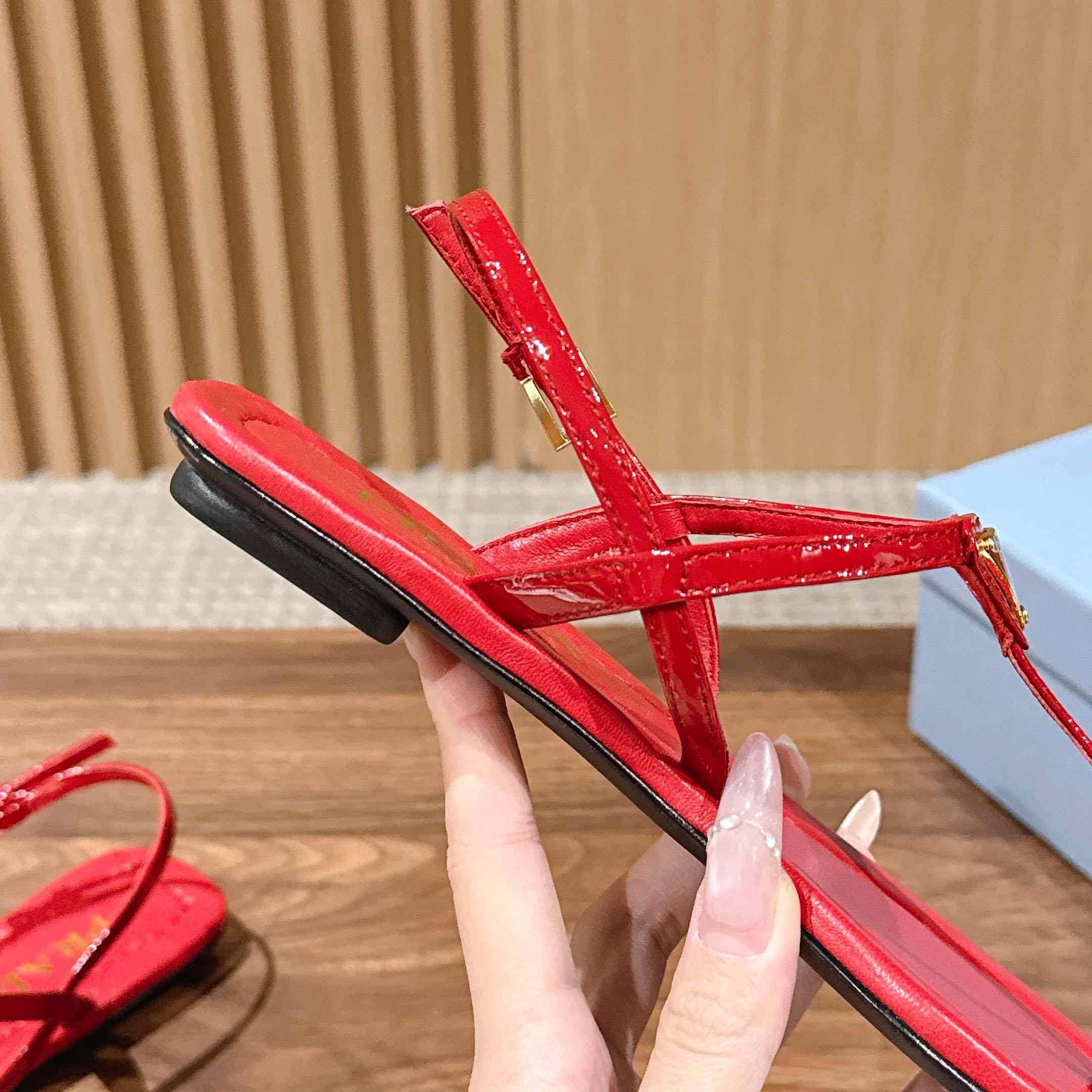 Prada Patent Leather Thong Sandals - FashionPlug
