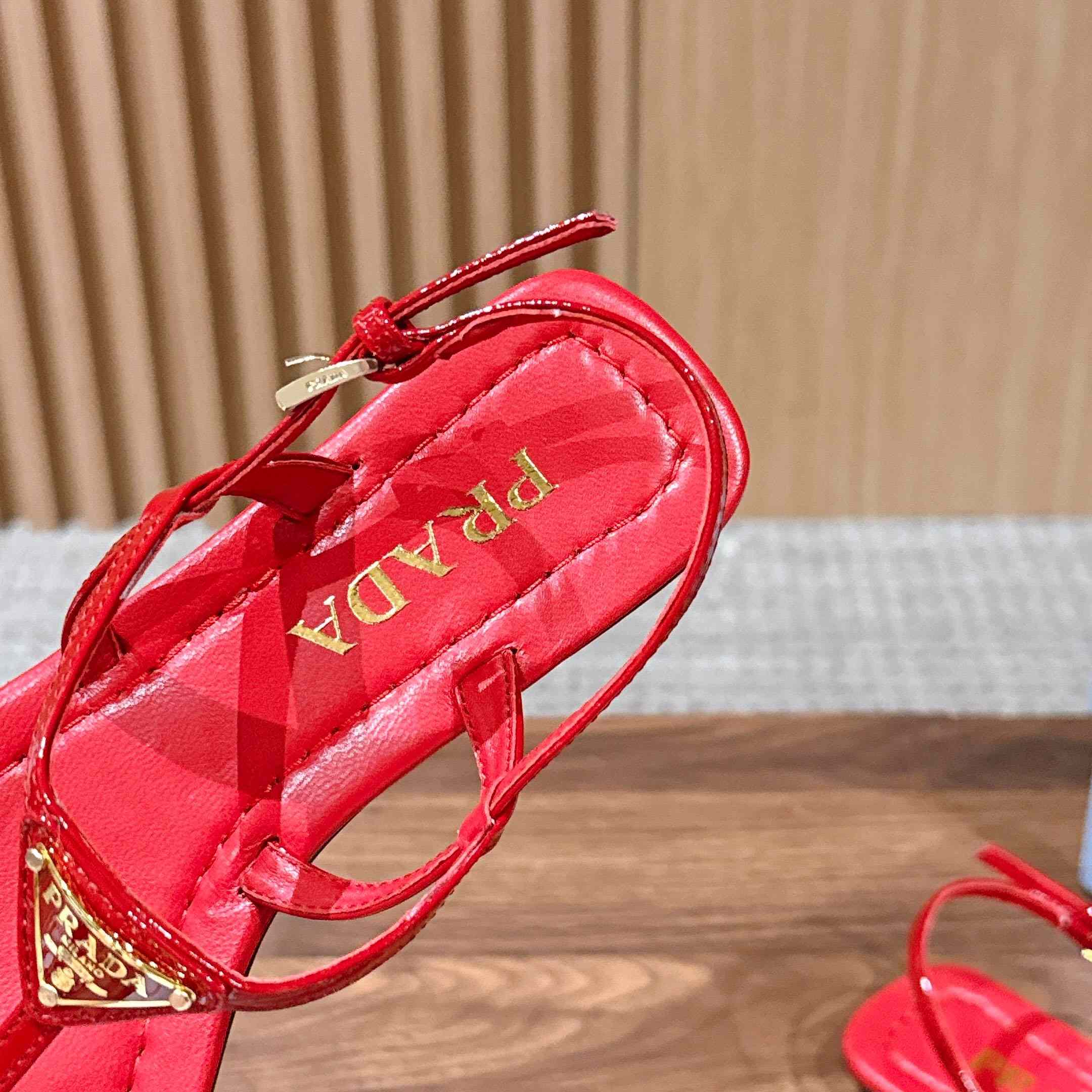 Prada Patent Leather Thong Sandals - FashionPlug