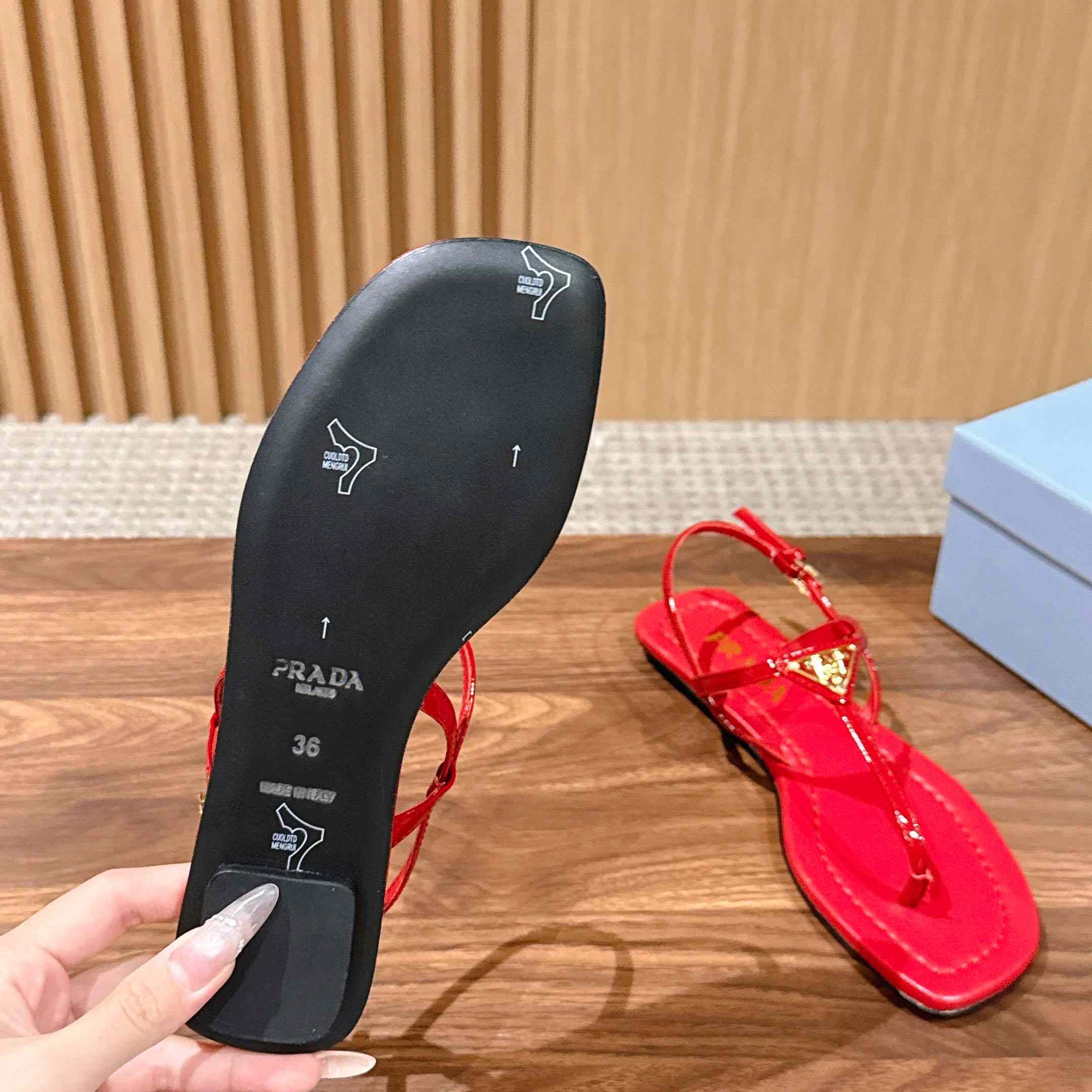 Prada Patent Leather Thong Sandals - FashionPlug