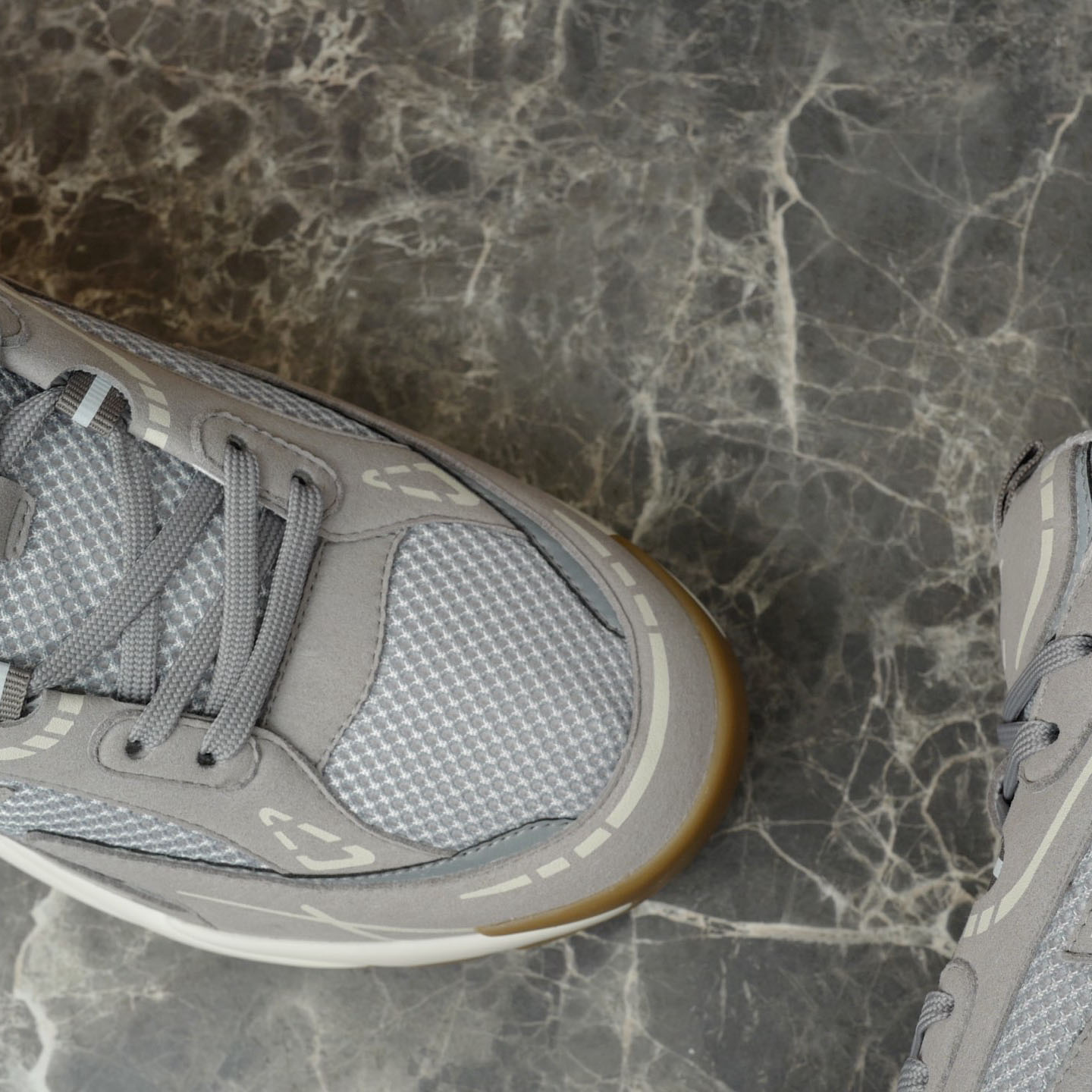 Louis Vuitton LV Tatic Runner Sneaker 1AKC3L - FashionPlug