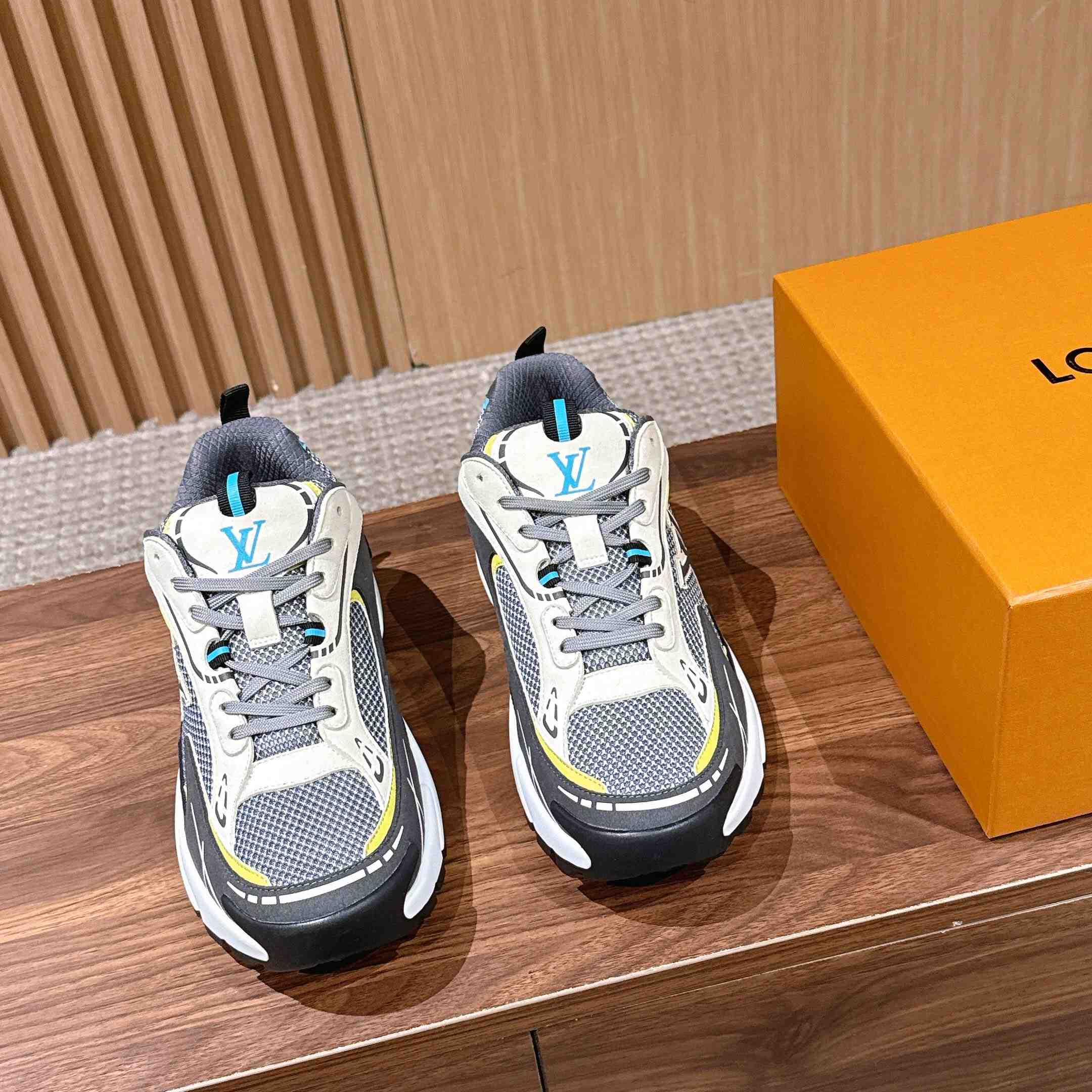 Louis Vuitton LV Tatic Runner Sneaker 1AKC43 - FashionPlug