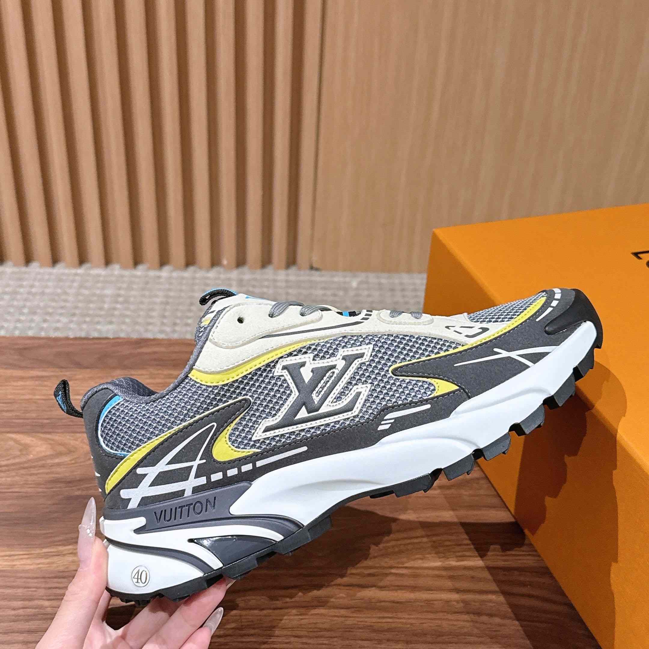 Louis Vuitton LV Tatic Runner Sneaker 1AKC43 - FashionPlug