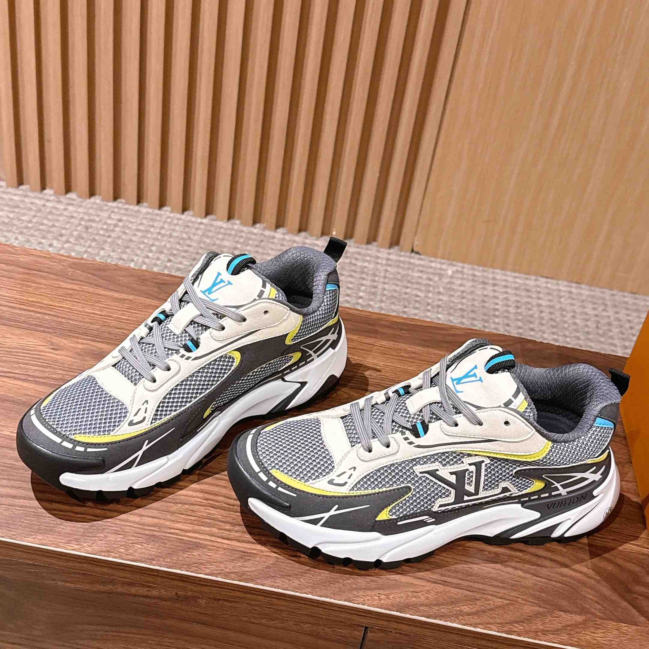Louis Vuitton LV Tatic Runner Sneaker 1AKC43 - FashionPlug