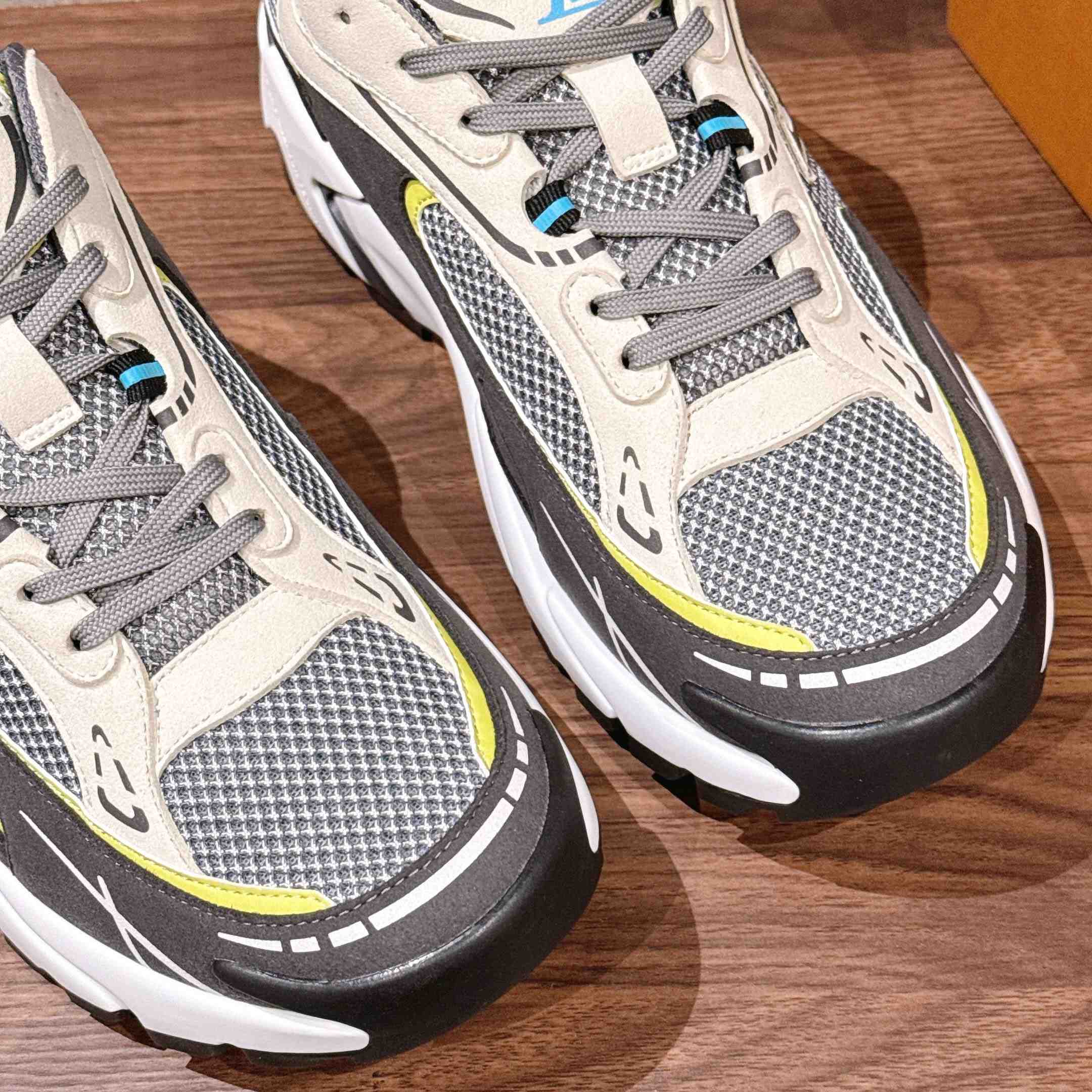 Louis Vuitton LV Tatic Runner Sneaker 1AKC43 - FashionPlug