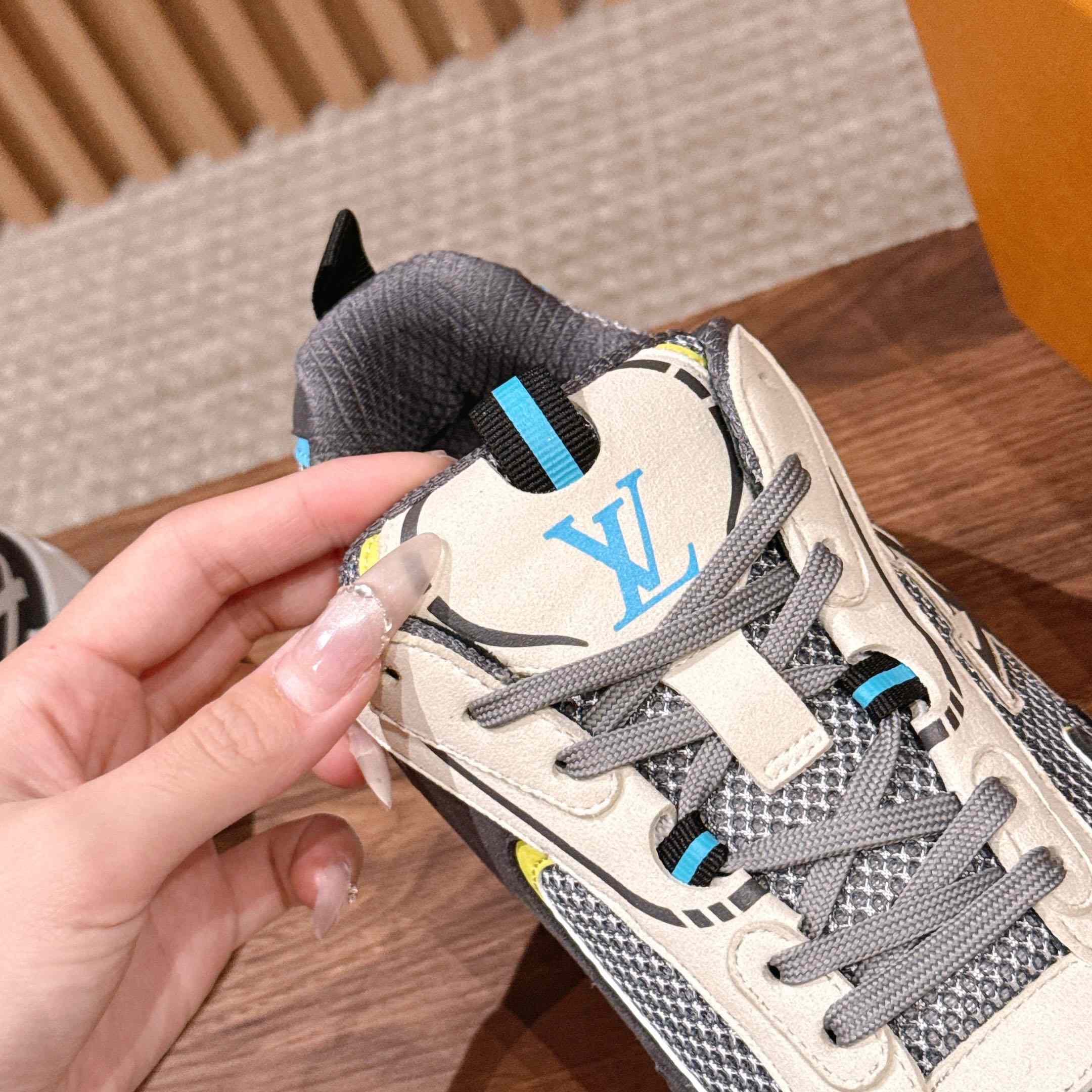 Louis Vuitton LV Tatic Runner Sneaker 1AKC43 - FashionPlug