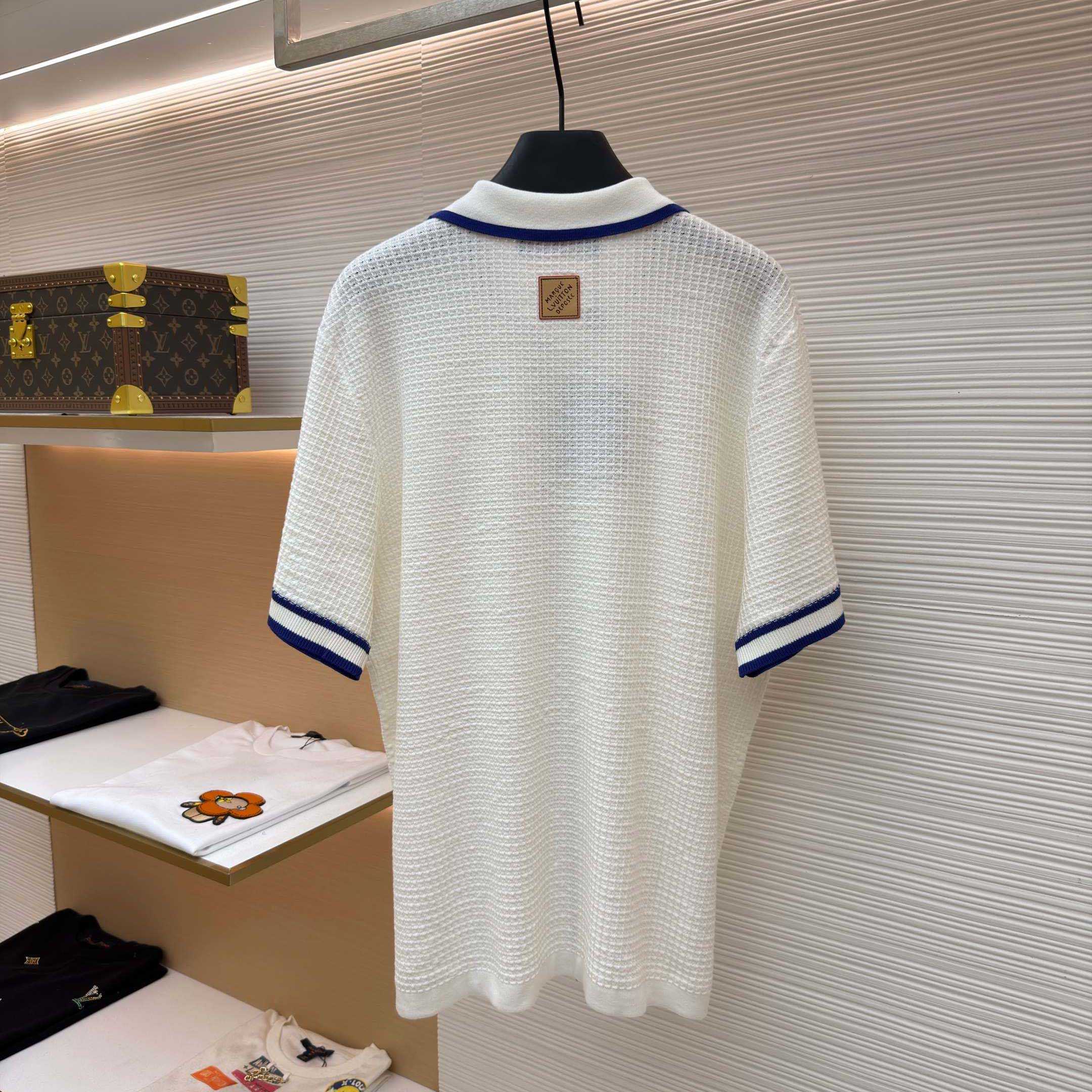 Louis Vuitton Waffle Signature Short-Sleeved Shirt   1AK6WW - FashionPlug