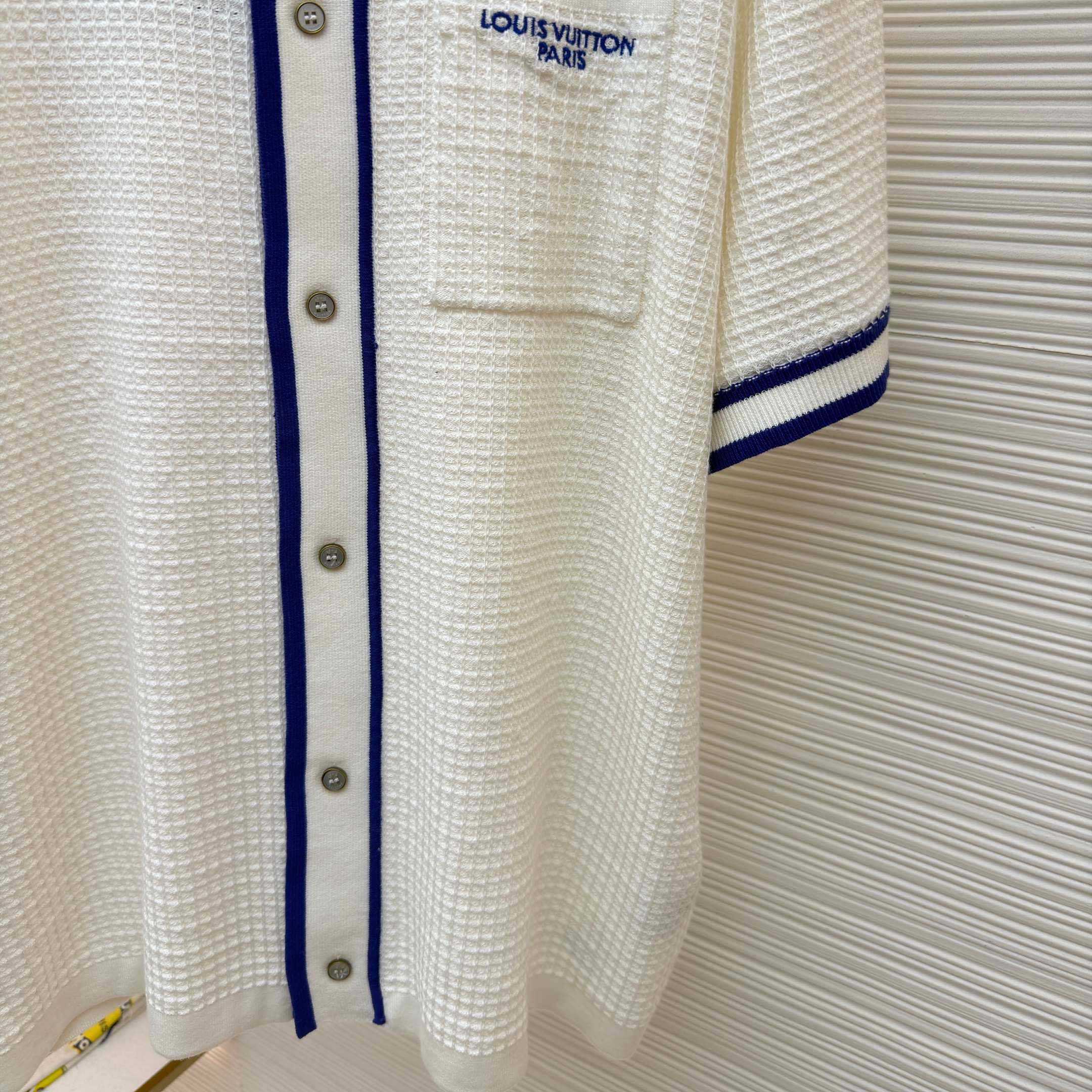 Louis Vuitton Waffle Signature Short-Sleeved Shirt   1AK6WW - FashionPlug