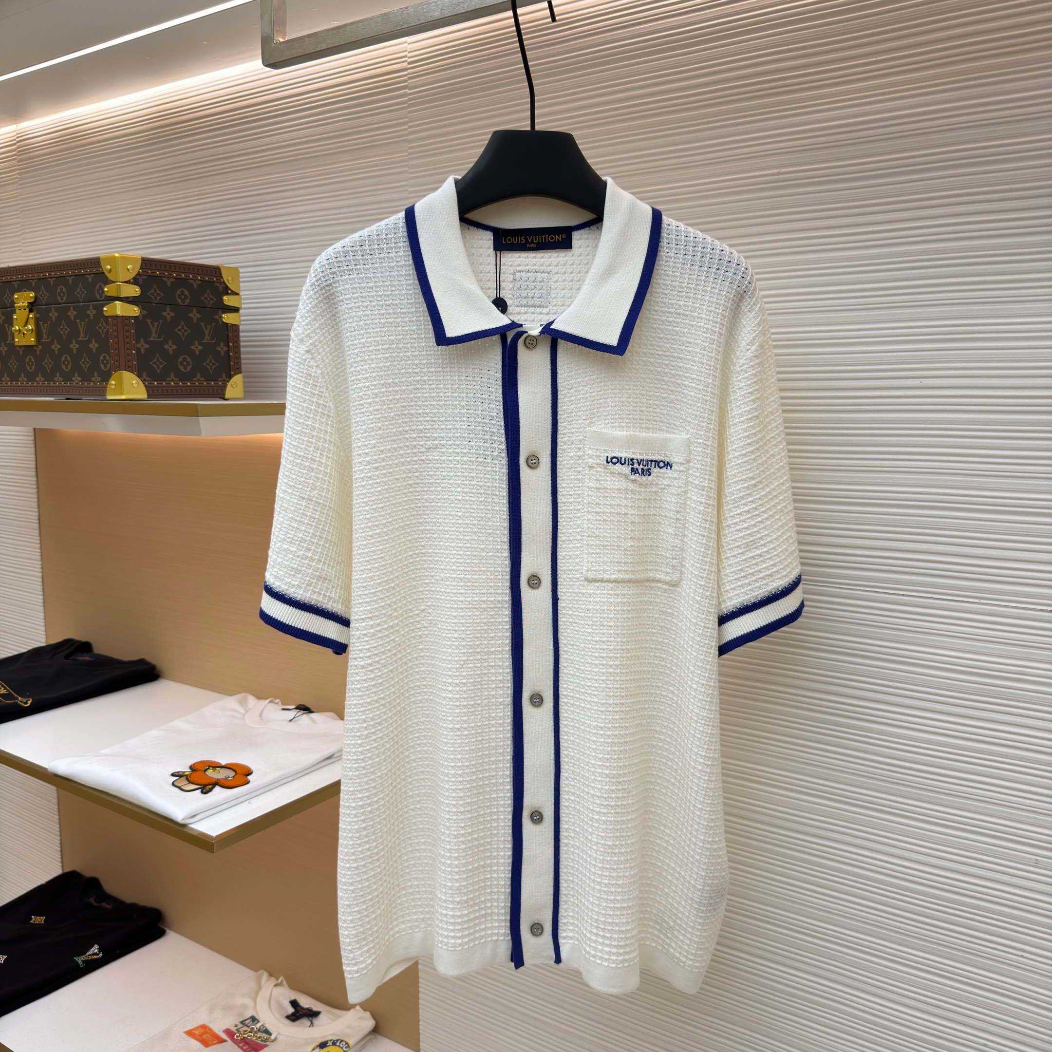 Louis Vuitton Waffle Signature Short-Sleeved Shirt   1AK6WW - FashionPlug