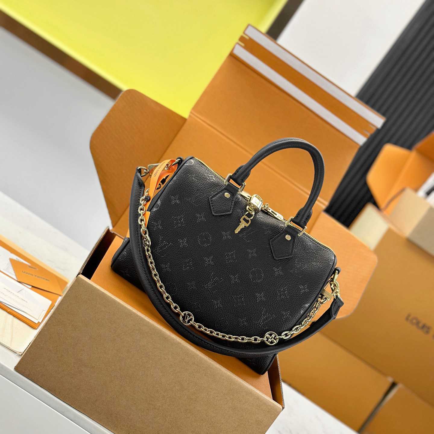 Louis Vuitton Speedy Bandoulière 25 M26486 - FashionPlug