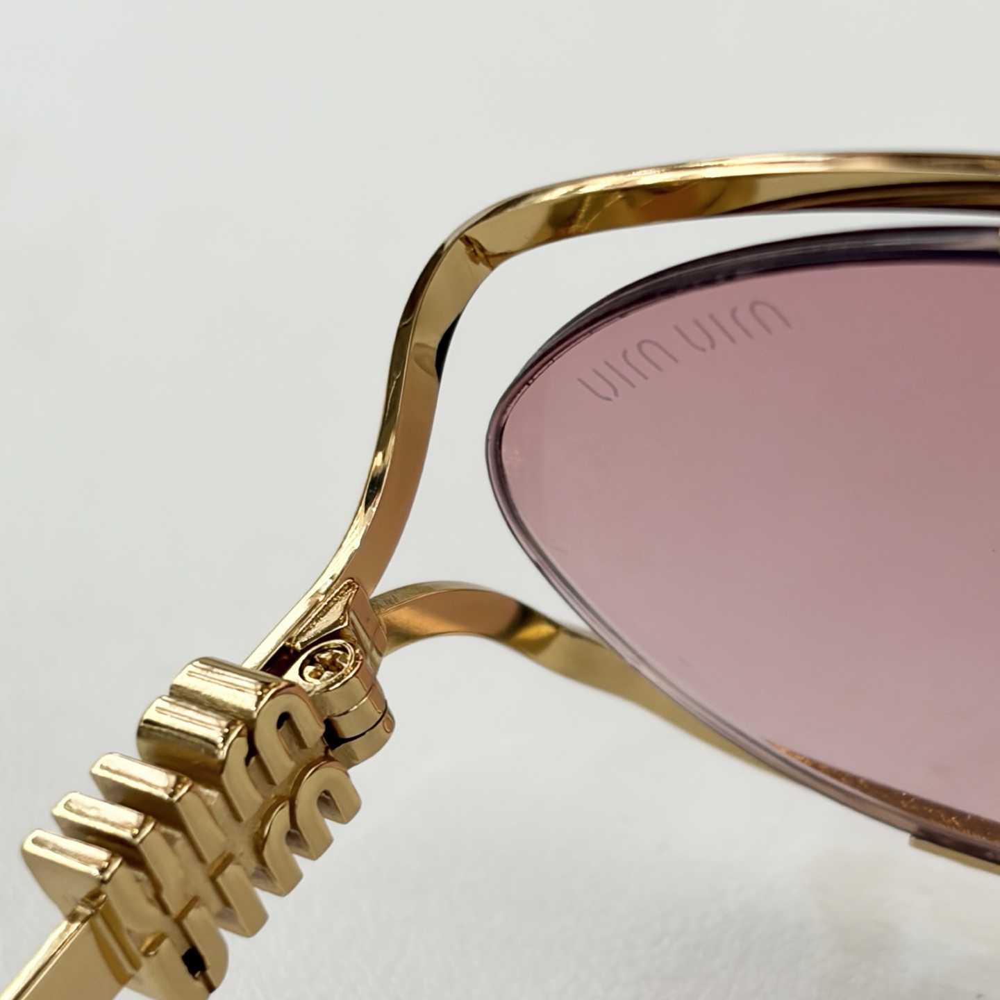 Miu Miu SMU58YSunglasses - FashionPlug