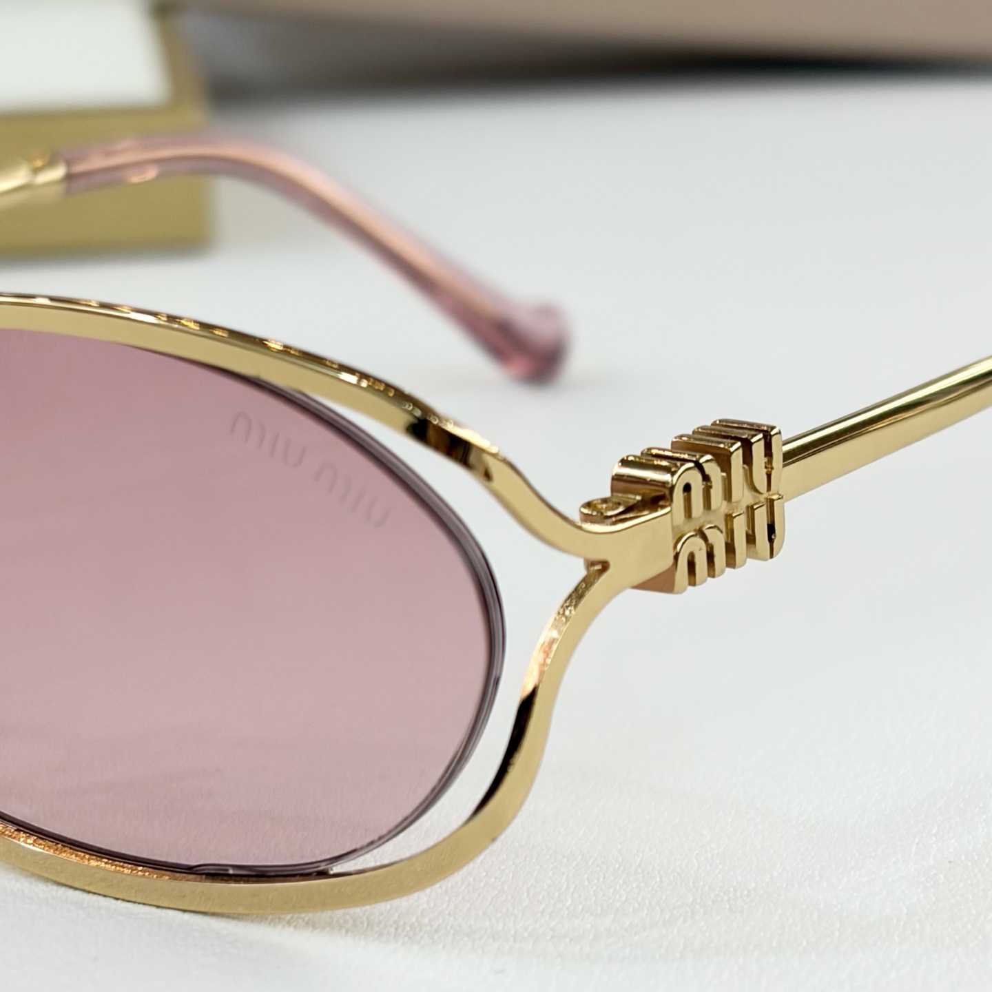 Miu Miu SMU58YSunglasses - FashionPlug