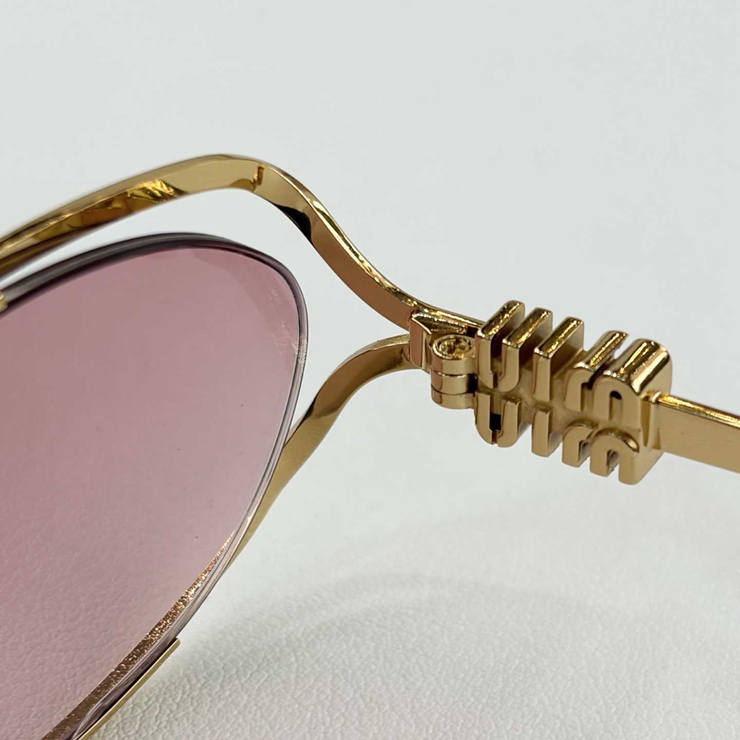 Miu Miu SMU58YSunglasses - FashionPlug