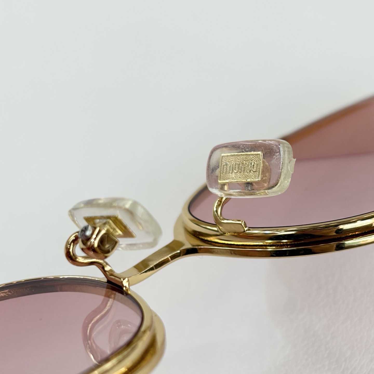 Miu Miu SMU58YSunglasses - FashionPlug