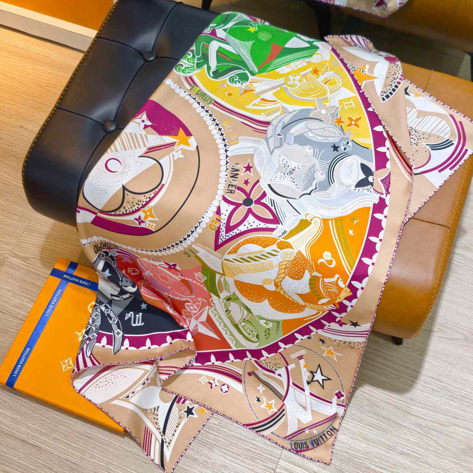 Louis Vuitton LV Star Sign Square 90  - FashionPlug