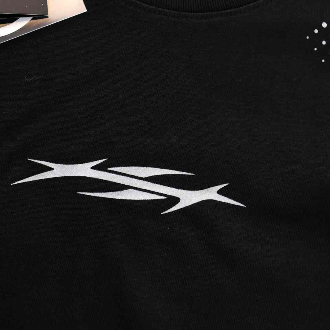 Hellstar Tech T-Shirt - FashionPlug
